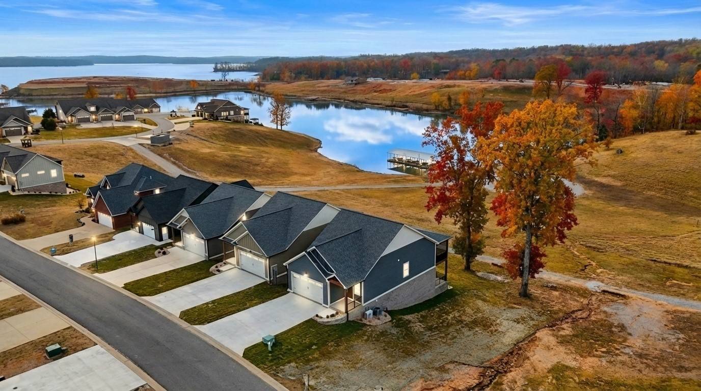 362 Moon Bay Dr, Kuttawa, KY 42055