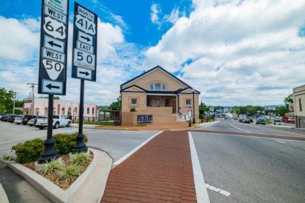 117 1st Ave #NE, Winchester, TN 37398