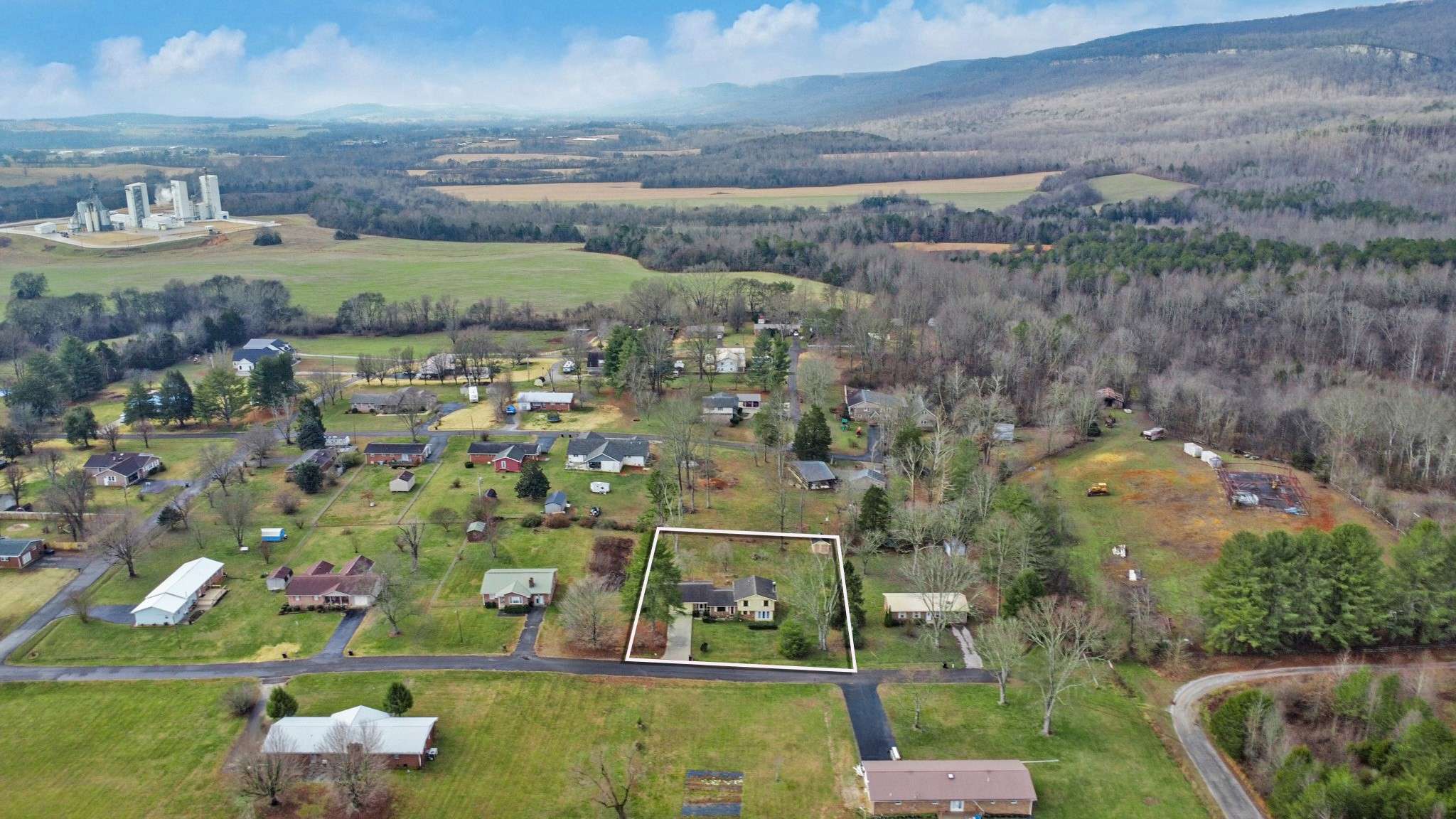 1209 Sequatchie Rd, Pikeville, TN 37367