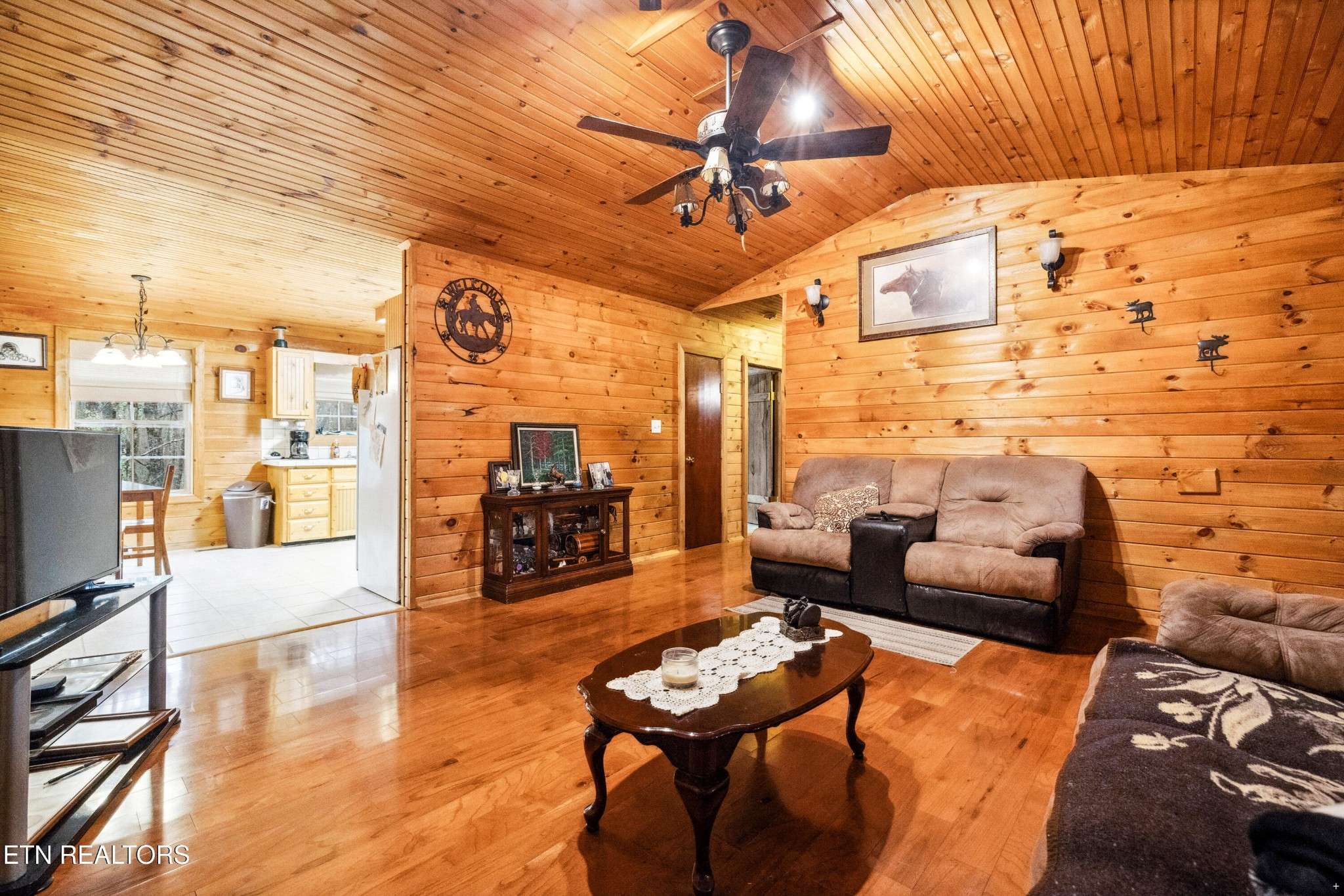 930 Wilderness Tr, Oneida, TN 37841