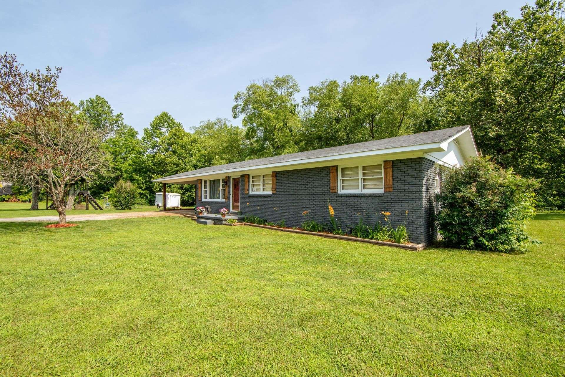 5011 SUNNY ACRES DR, Waynesboro, TN 38485