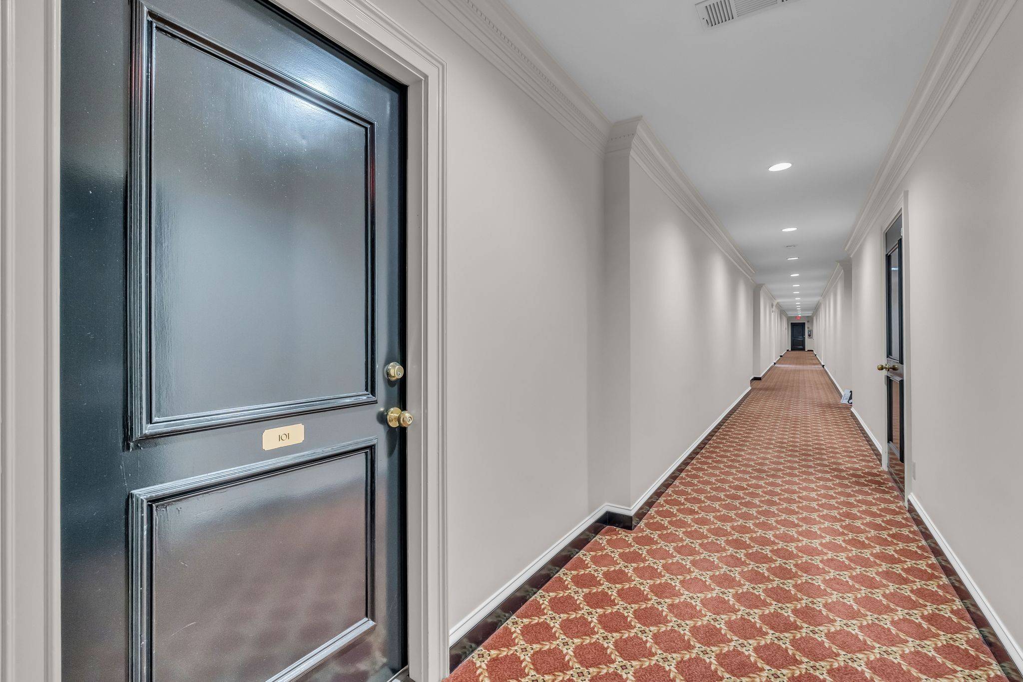 3733 West End Ave #101, Nashville, TN 37205
