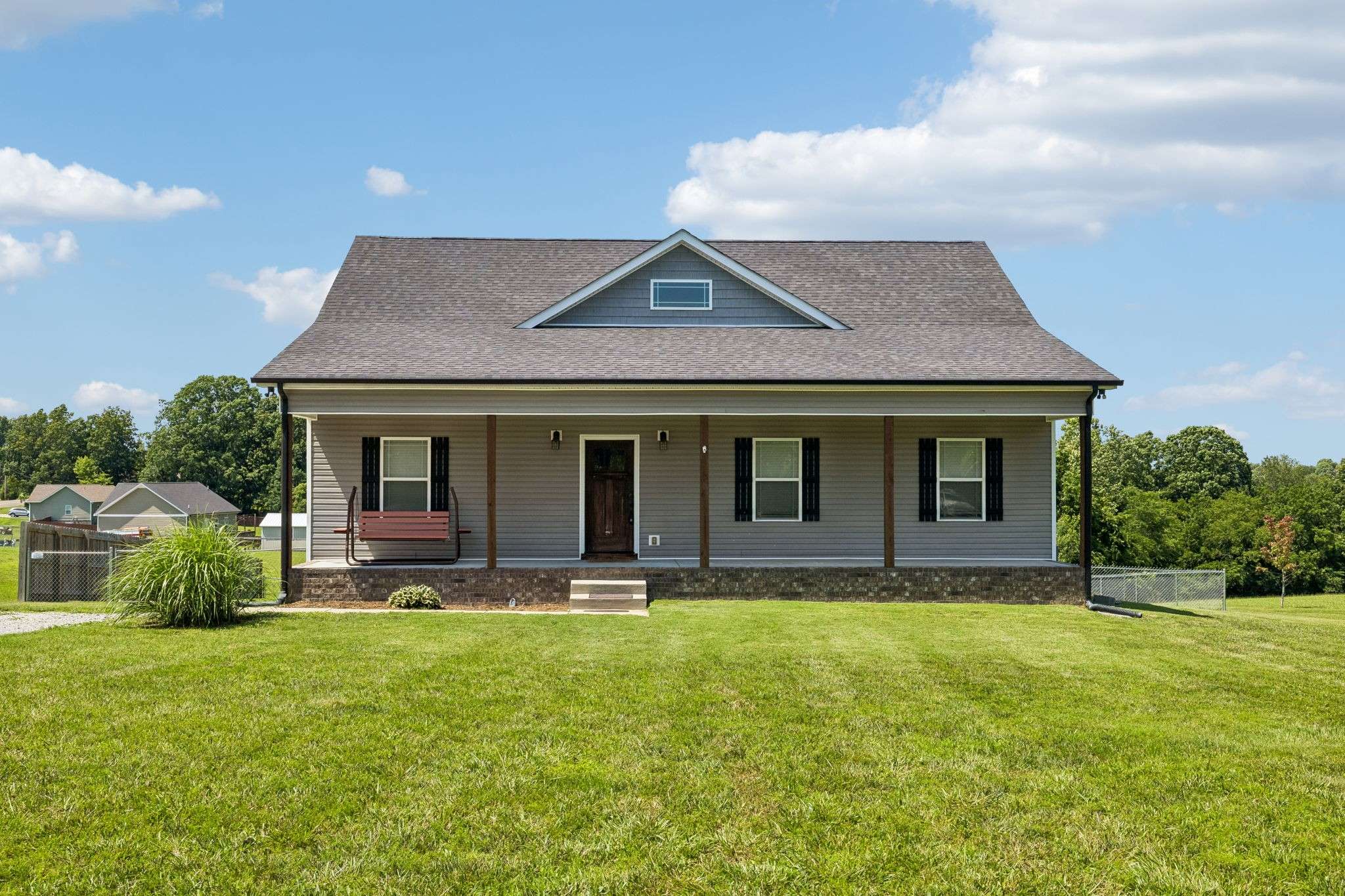 809 Hooper Rd, Charlotte, TN 37036