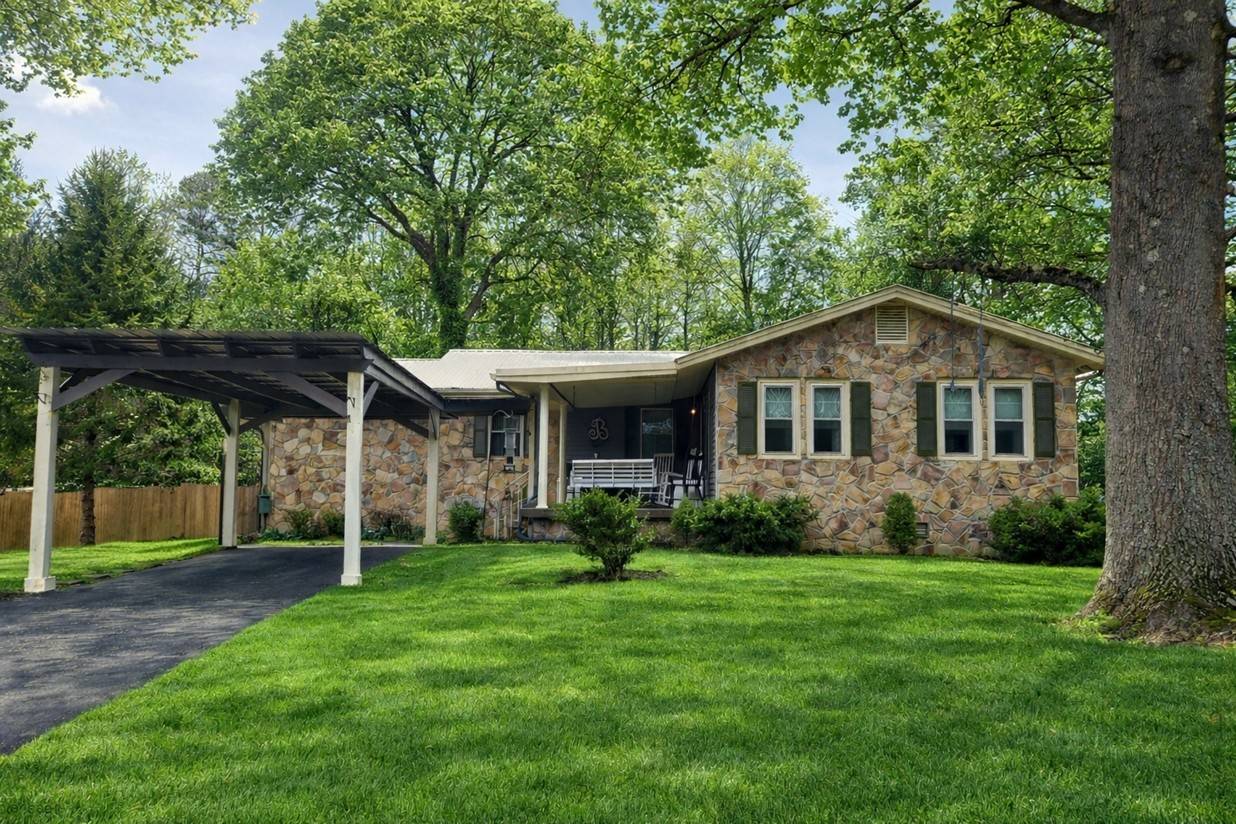 104 Brown Ln, Tracy City, TN 37387