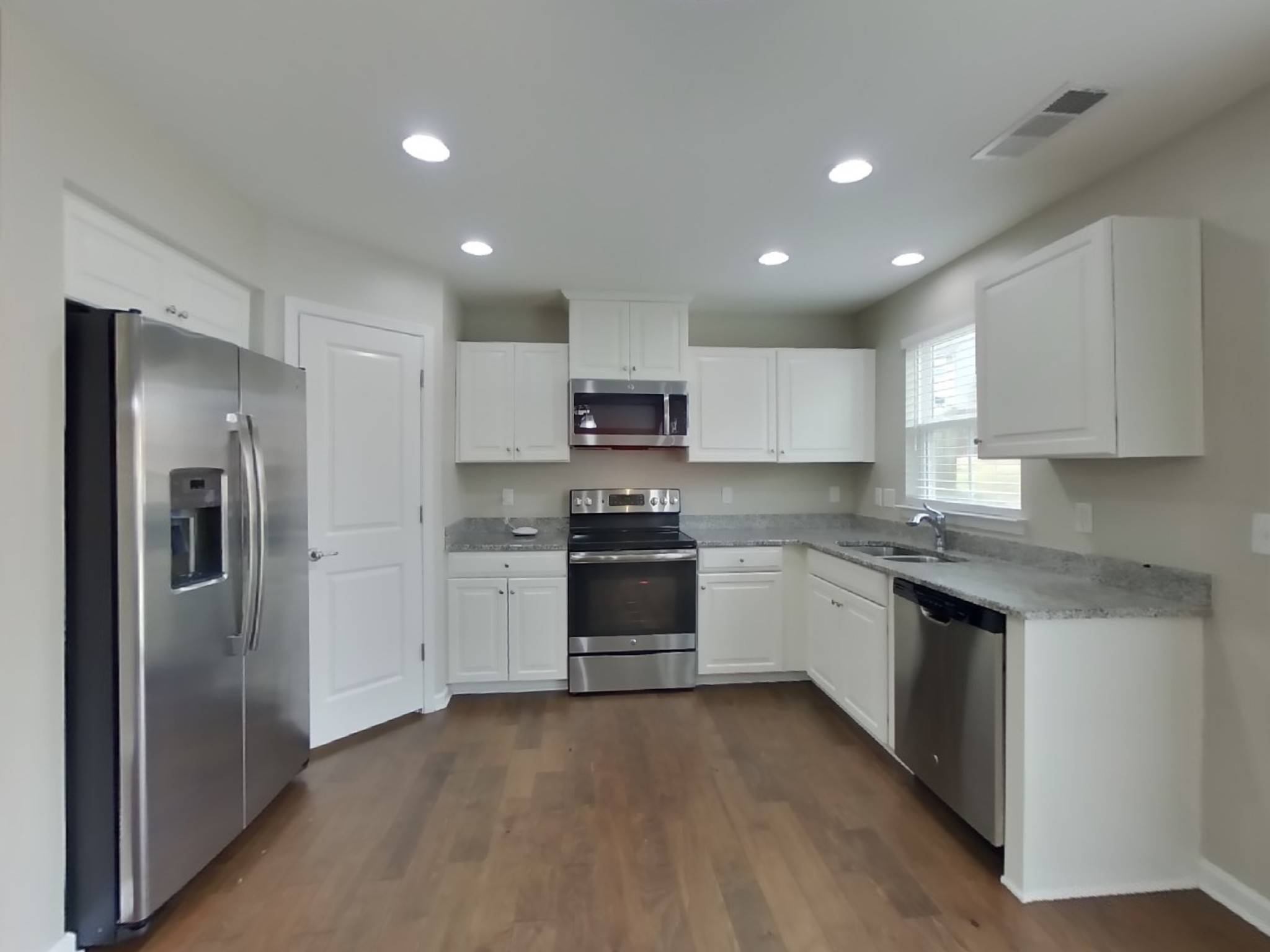 2904 Cherry Point Ln, Columbia, TN 38401