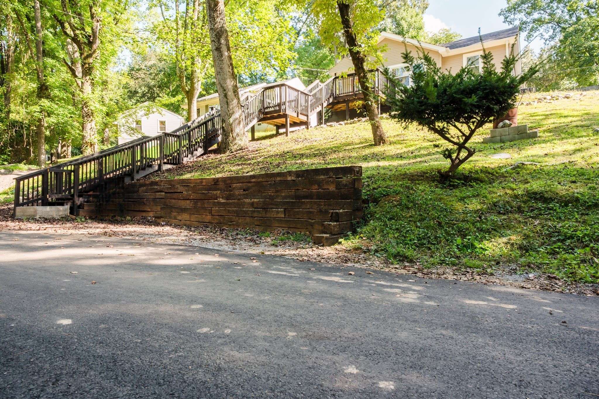 712 Woodlawn Dr, Clarksville, TN 37040