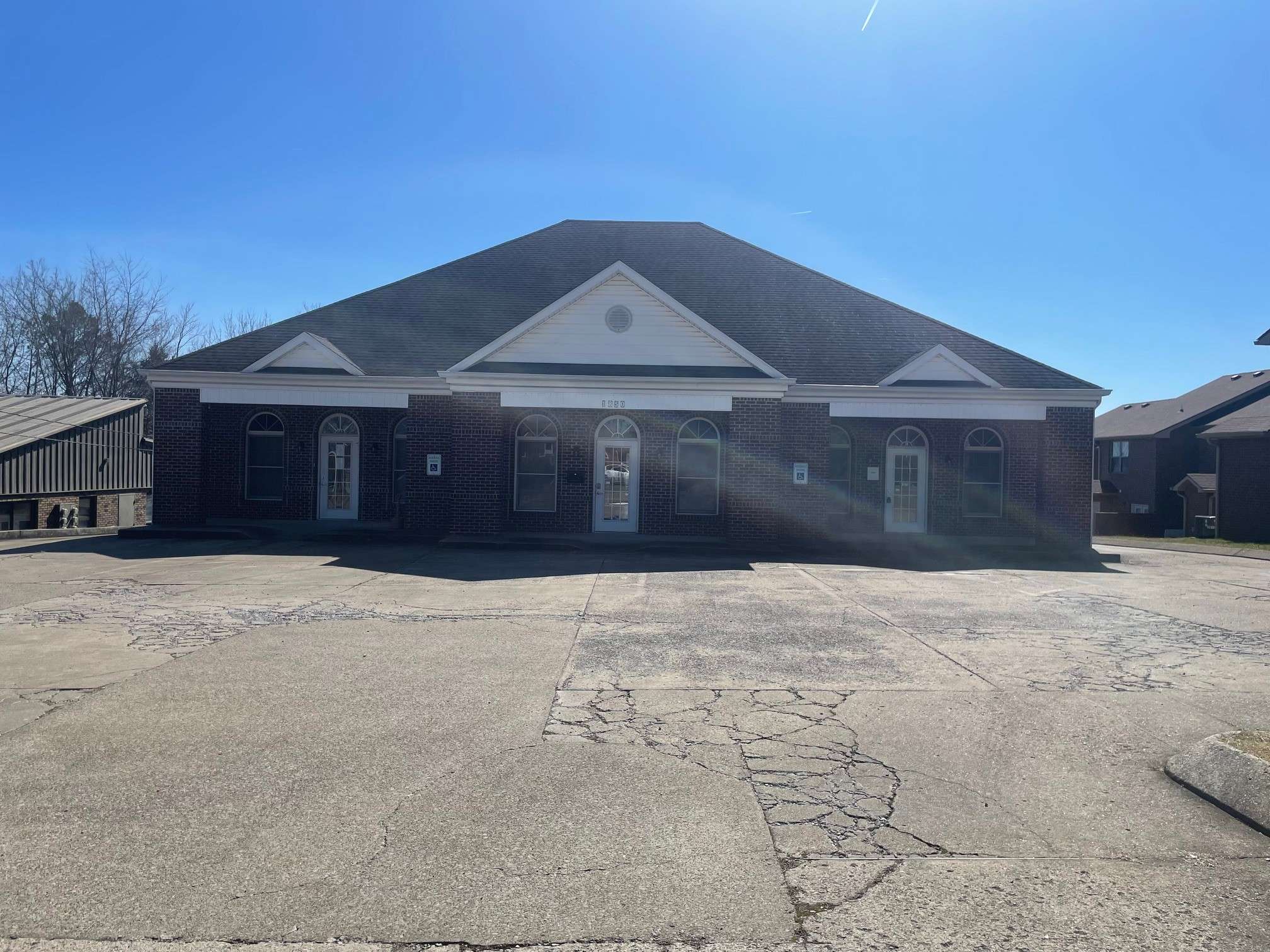 1850 Memorial Dr, Clarksville, TN 37043