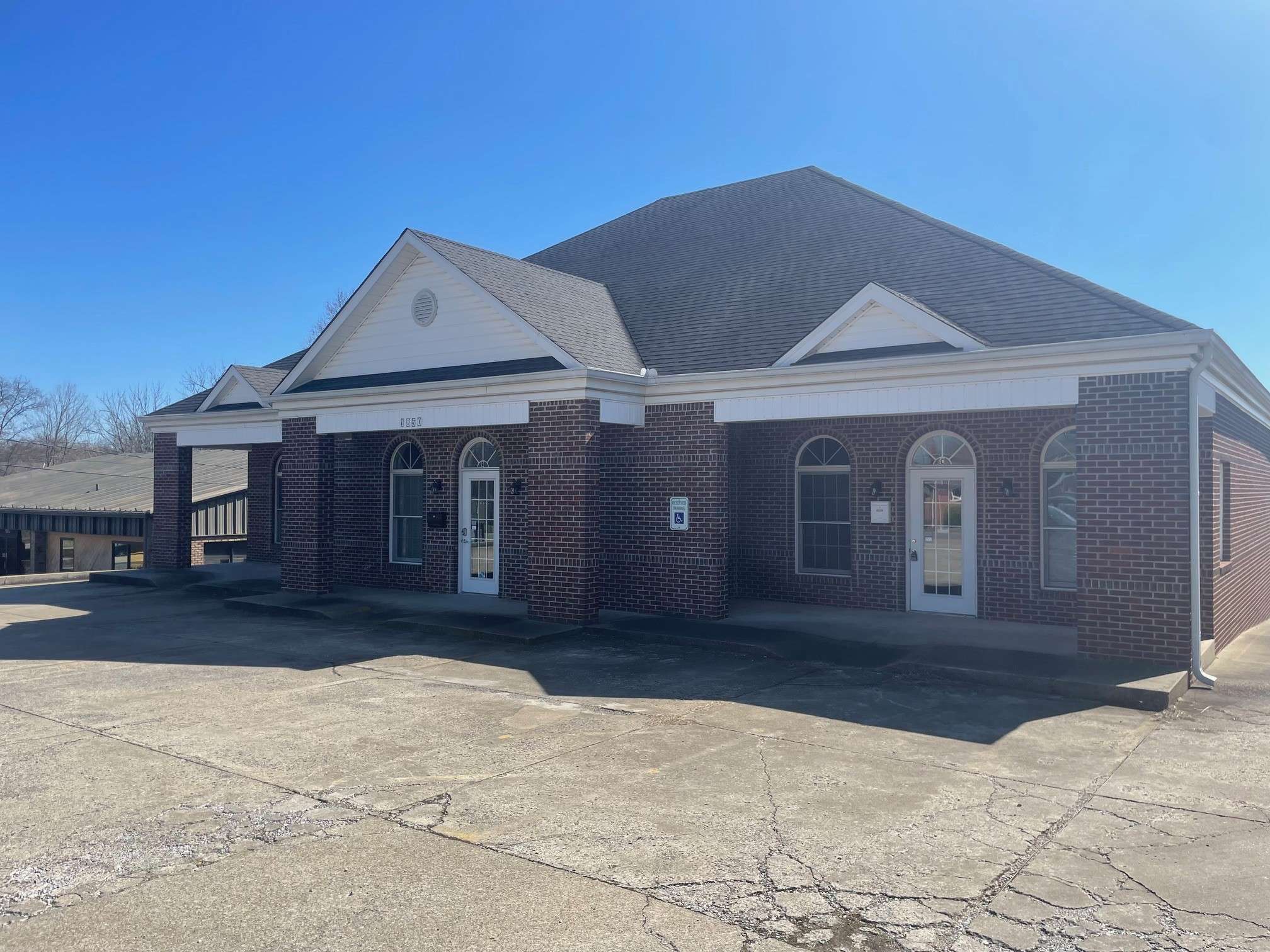 1850 Memorial Dr, Clarksville, TN 37043