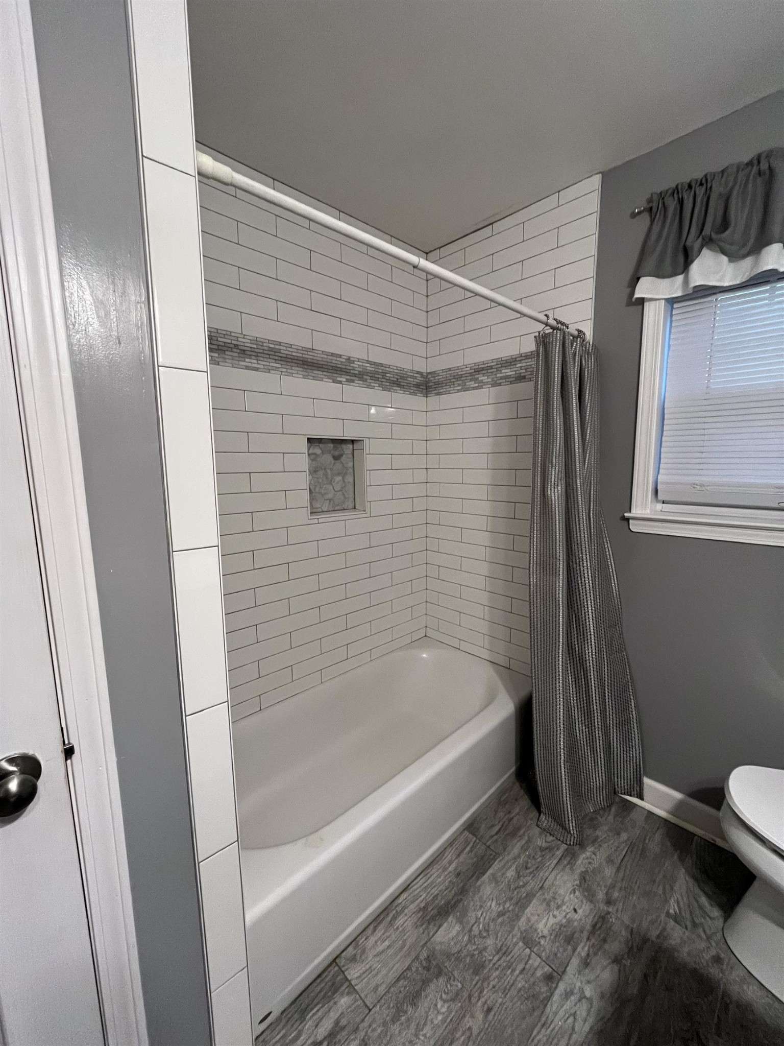 8003 SUNNY CREEK DR, Memphis, TN 38138