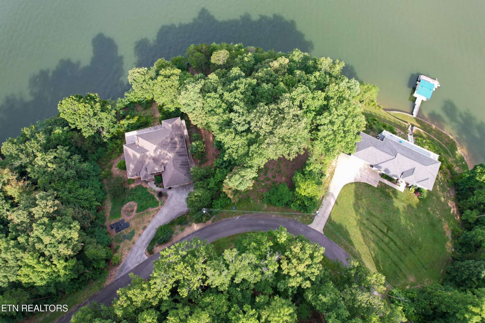 1147 Lakefront Pl, Baneberry, TN 37890