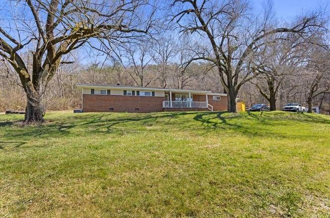 930 Runyan Dr, Chattanooga, TN 37405