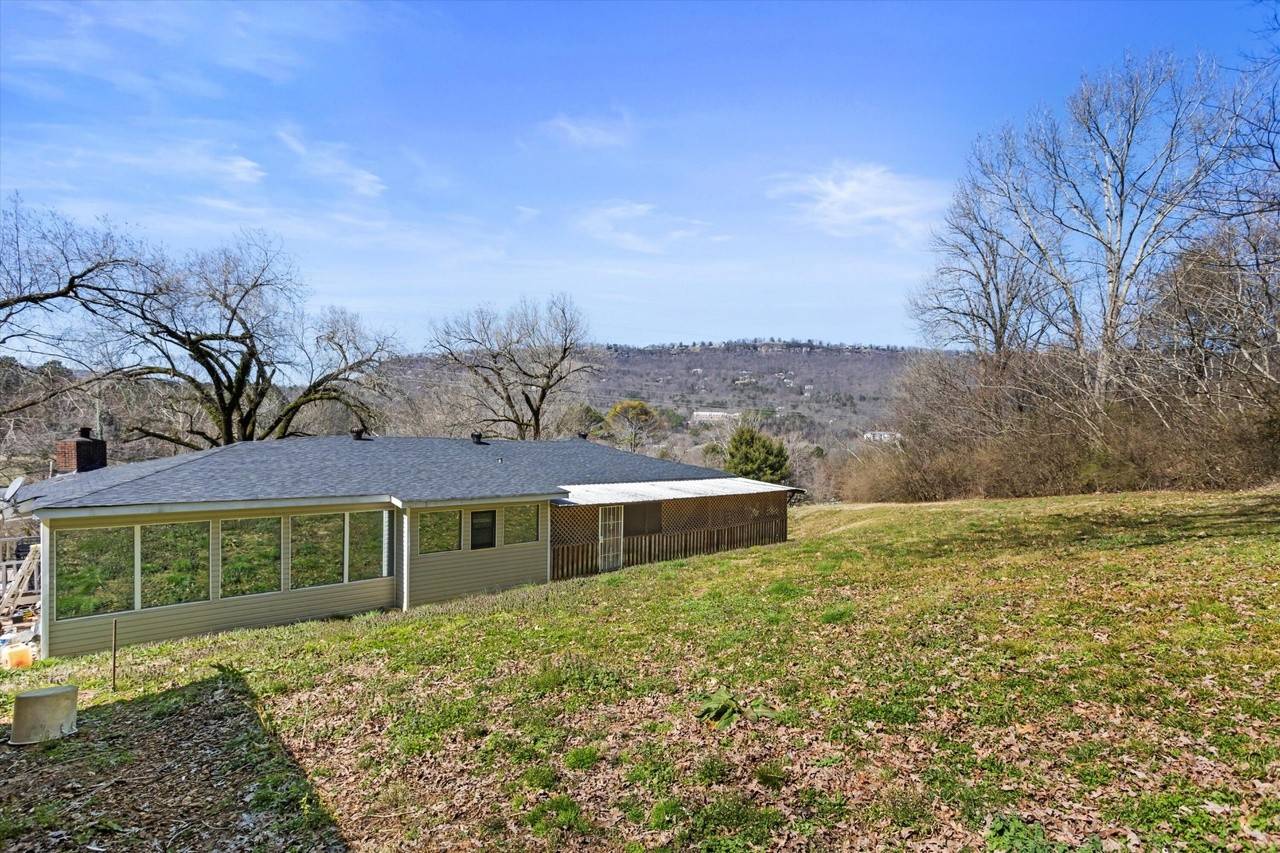 930 Runyan Dr, Chattanooga, TN 37405