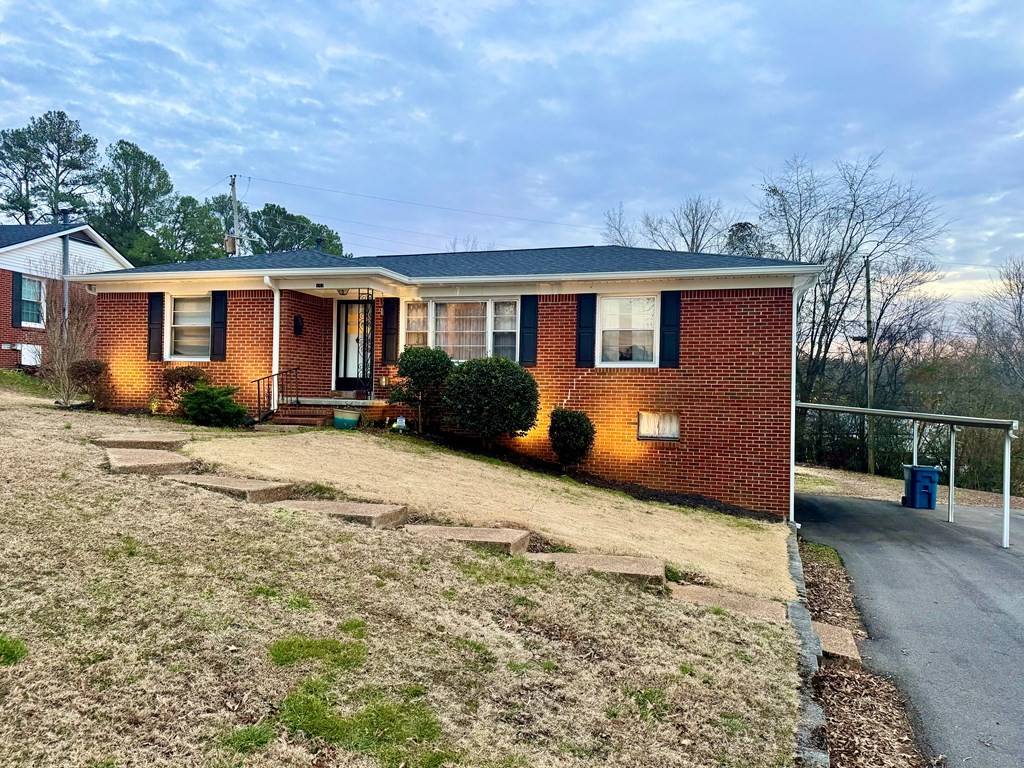 147 Berry St, Camden, TN 38320