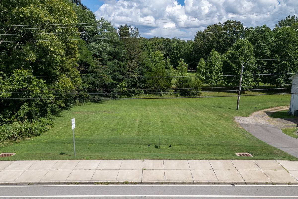 3336 31W Highway, White House, TN 37188