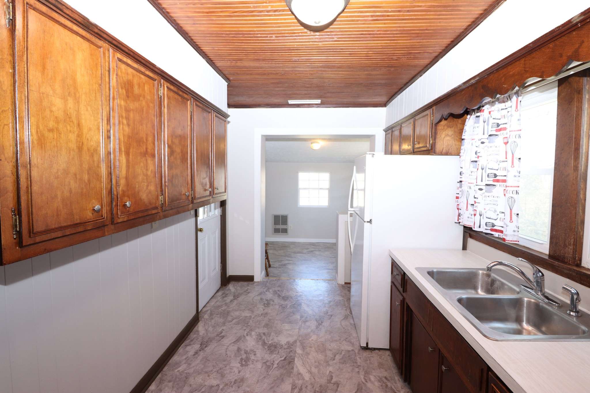 400 Meador Dr, Lafayette, TN 37083