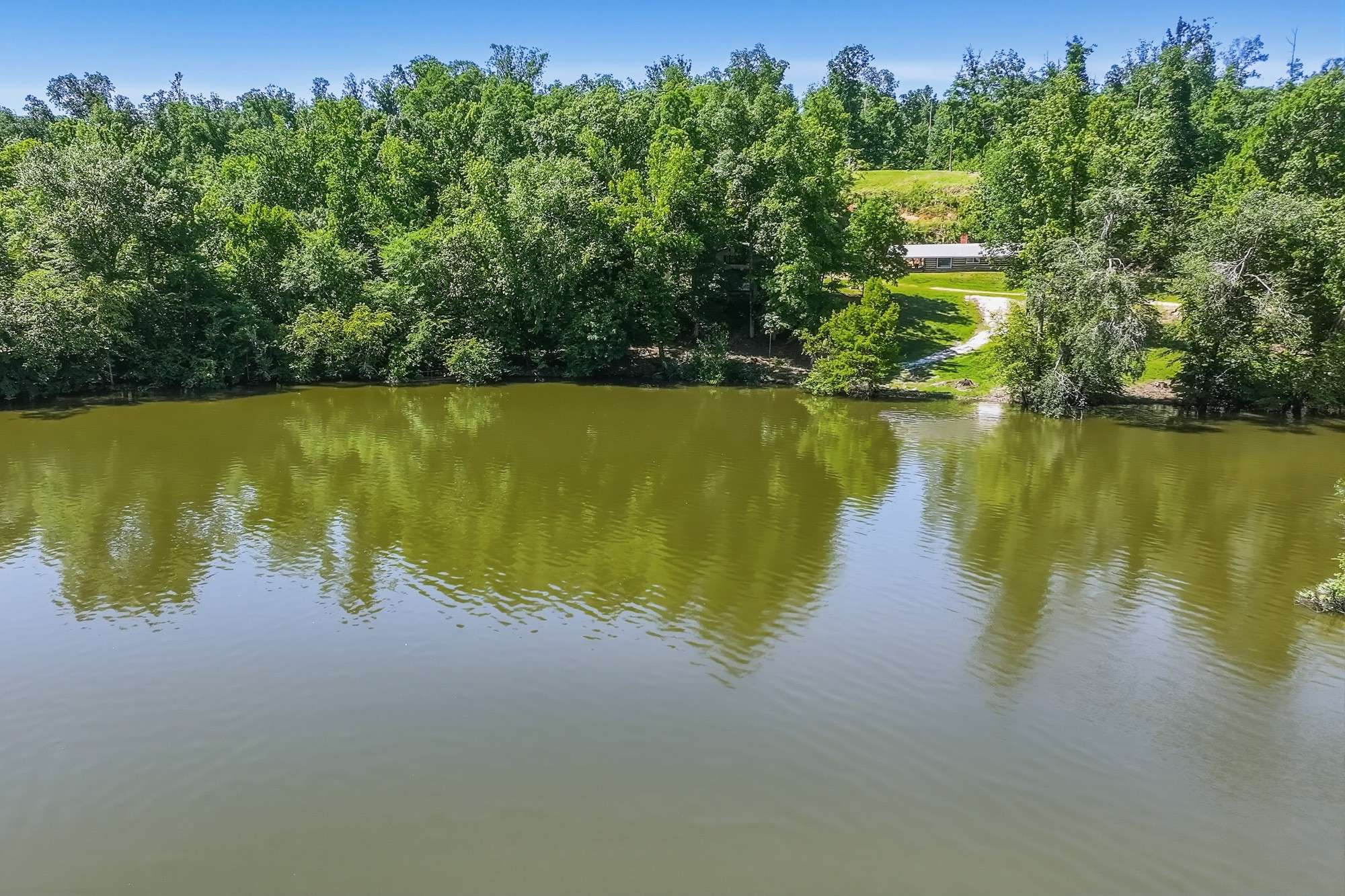 508 Lakeside Dr, Linden, TN 37096