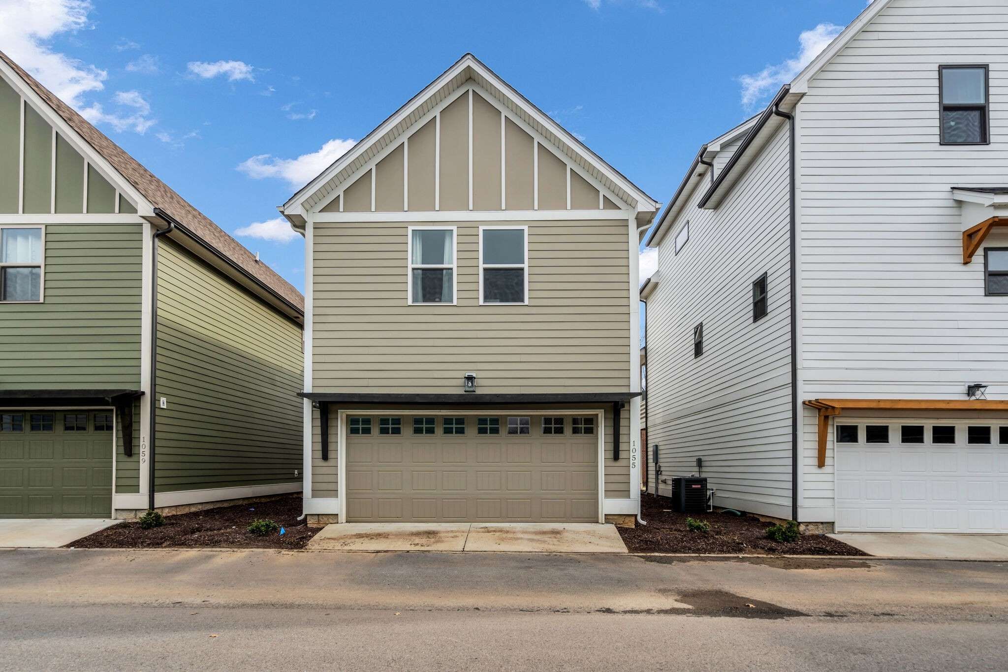 1055 Emery Bay Cir, Hendersonville, TN 37075