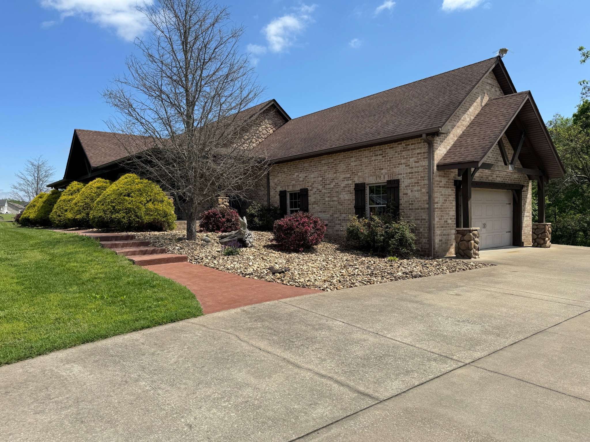 375 Autumn Ridge Ln, Lafayette, TN 37083