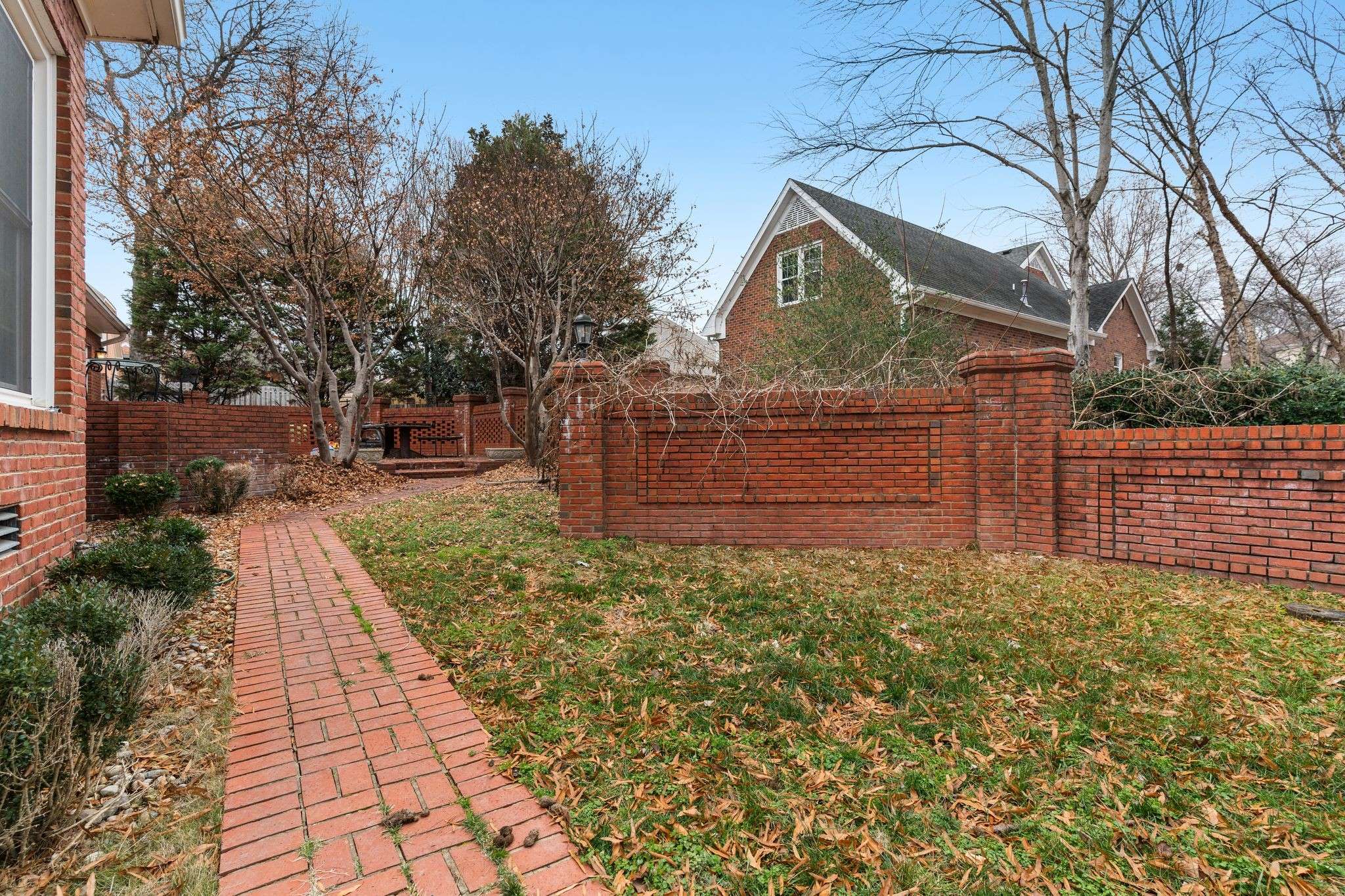 126 N Country Club Dr, Hendersonville, TN 37075