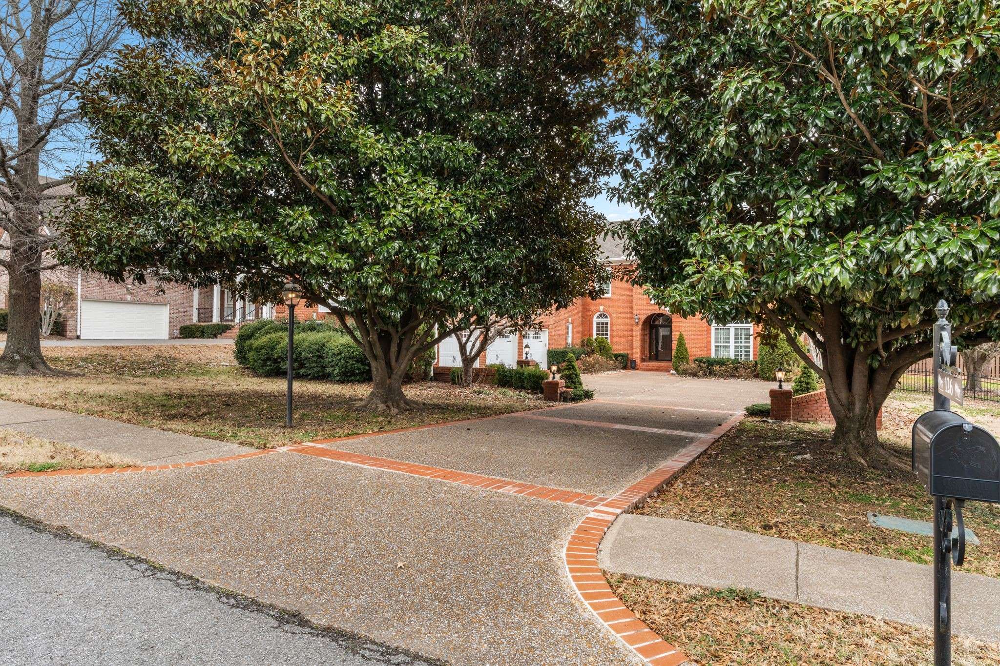 126 N Country Club Dr, Hendersonville, TN 37075