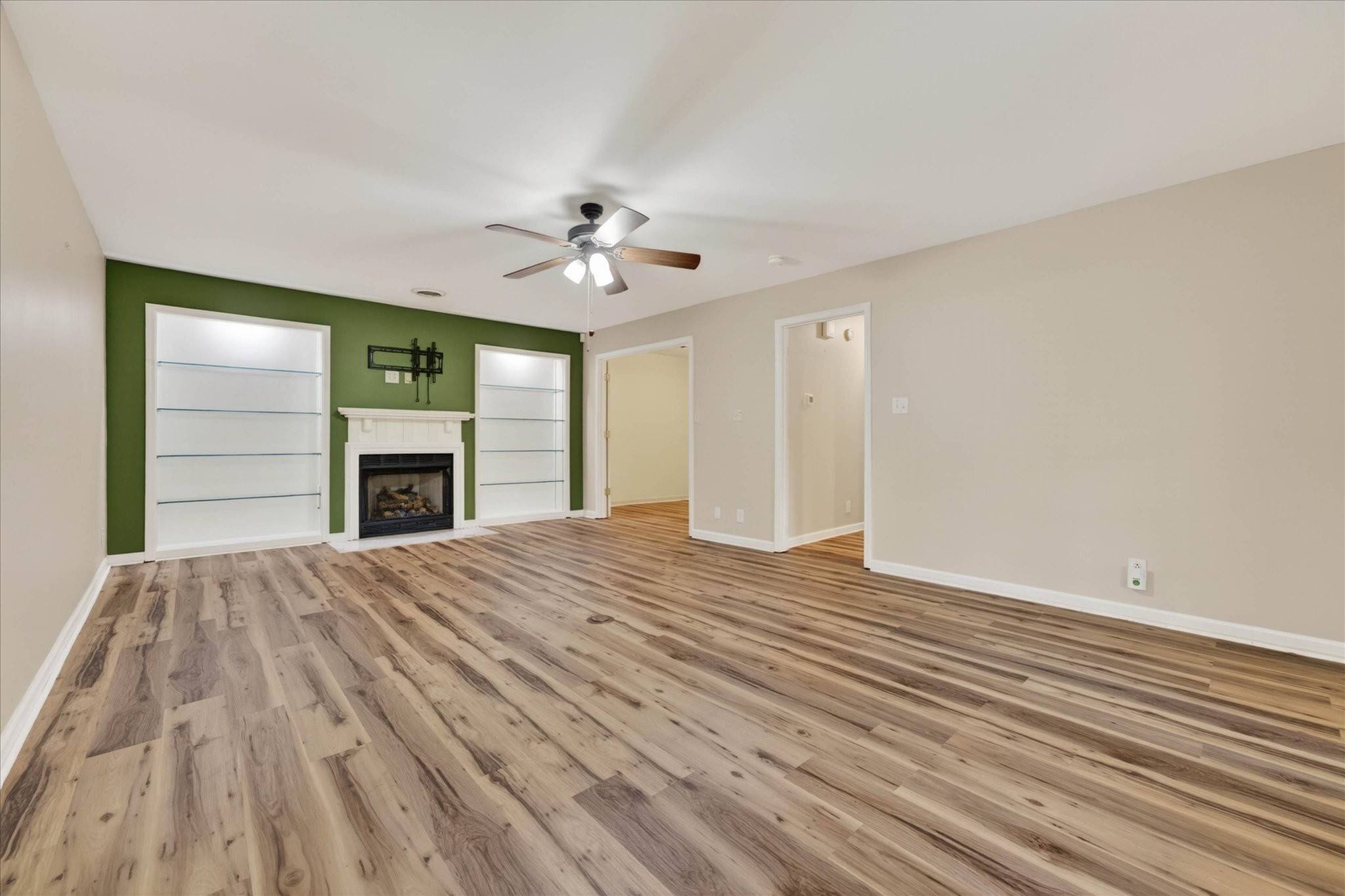 457 Country Club Ct, Clarksville, TN 37043