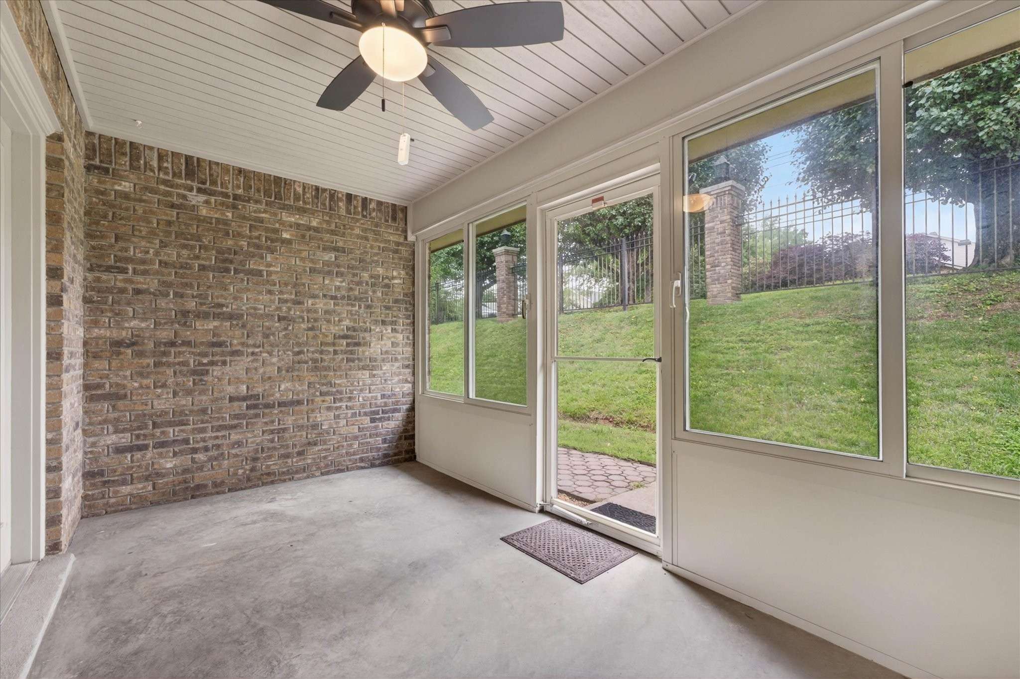 457 Country Club Ct, Clarksville, TN 37043