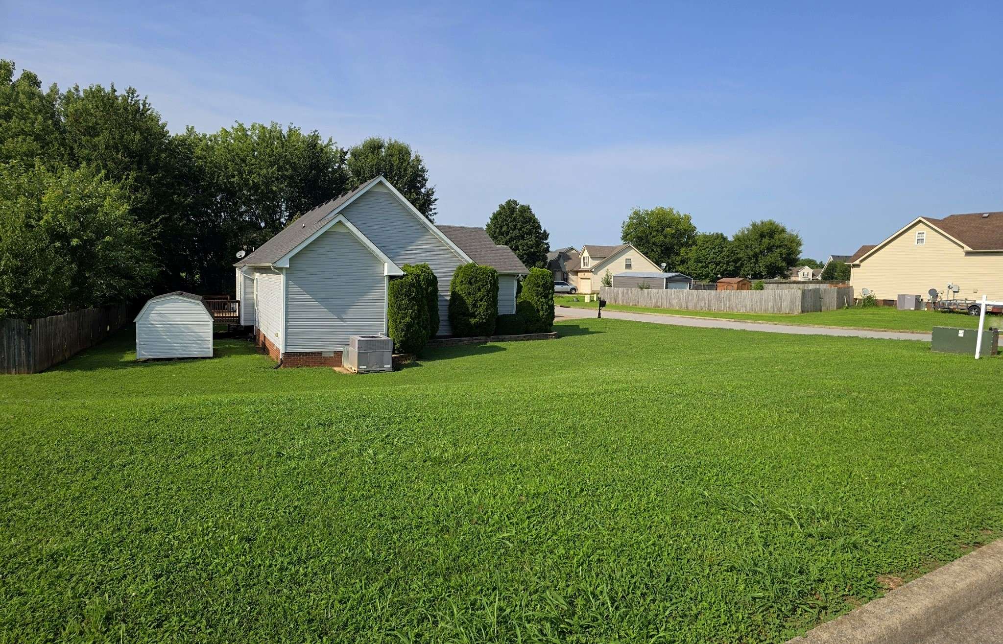 3700 Wheatfield Ln, Clarksville, TN 37040