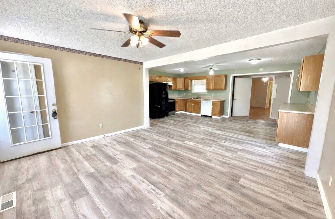 115 S Oak Dr, Collinwood, TN 38450