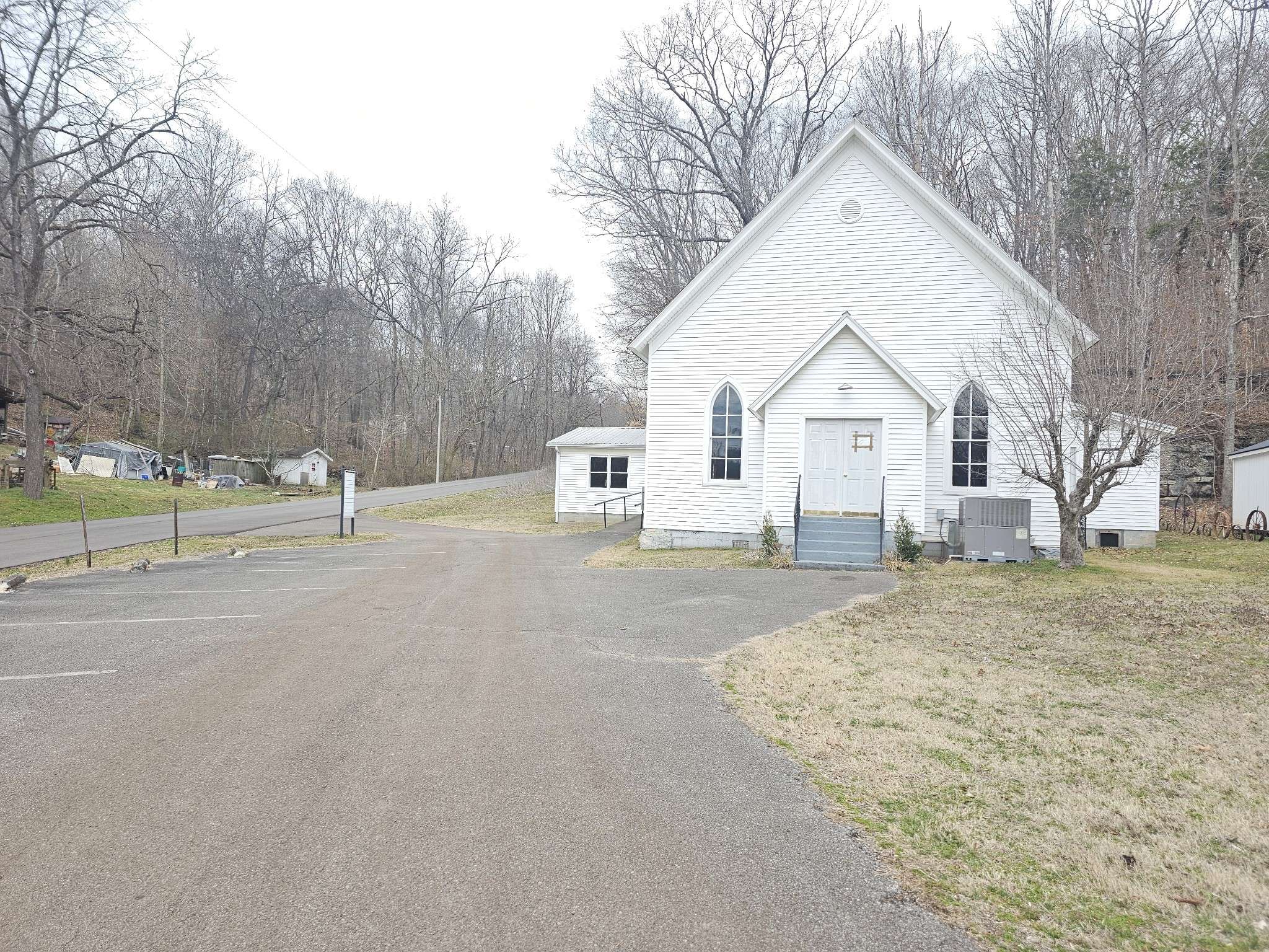 1124 Earl Leach Rd, Cumberland Furnace, TN 37051