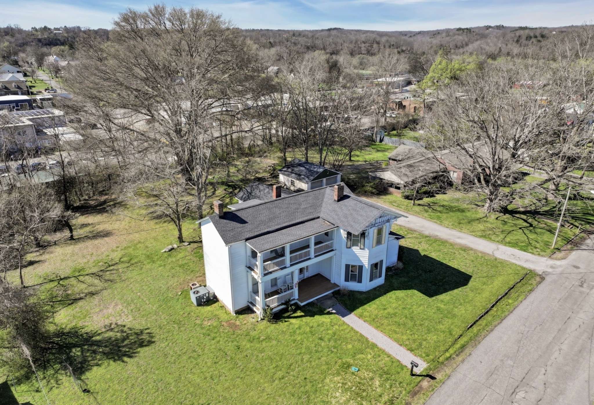 111 College Ave, Centerville, TN 37033