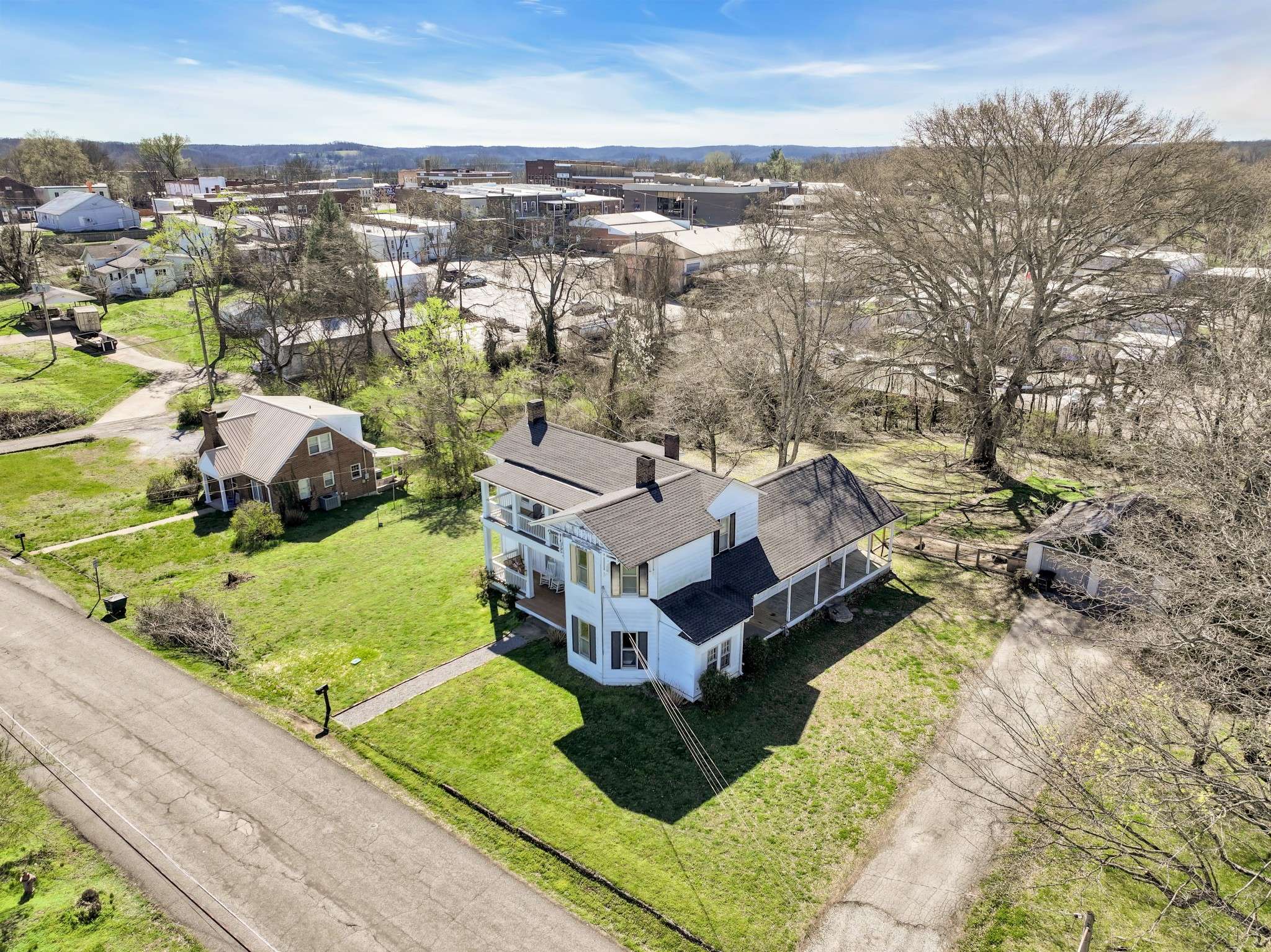 111 College Ave, Centerville, TN 37033
