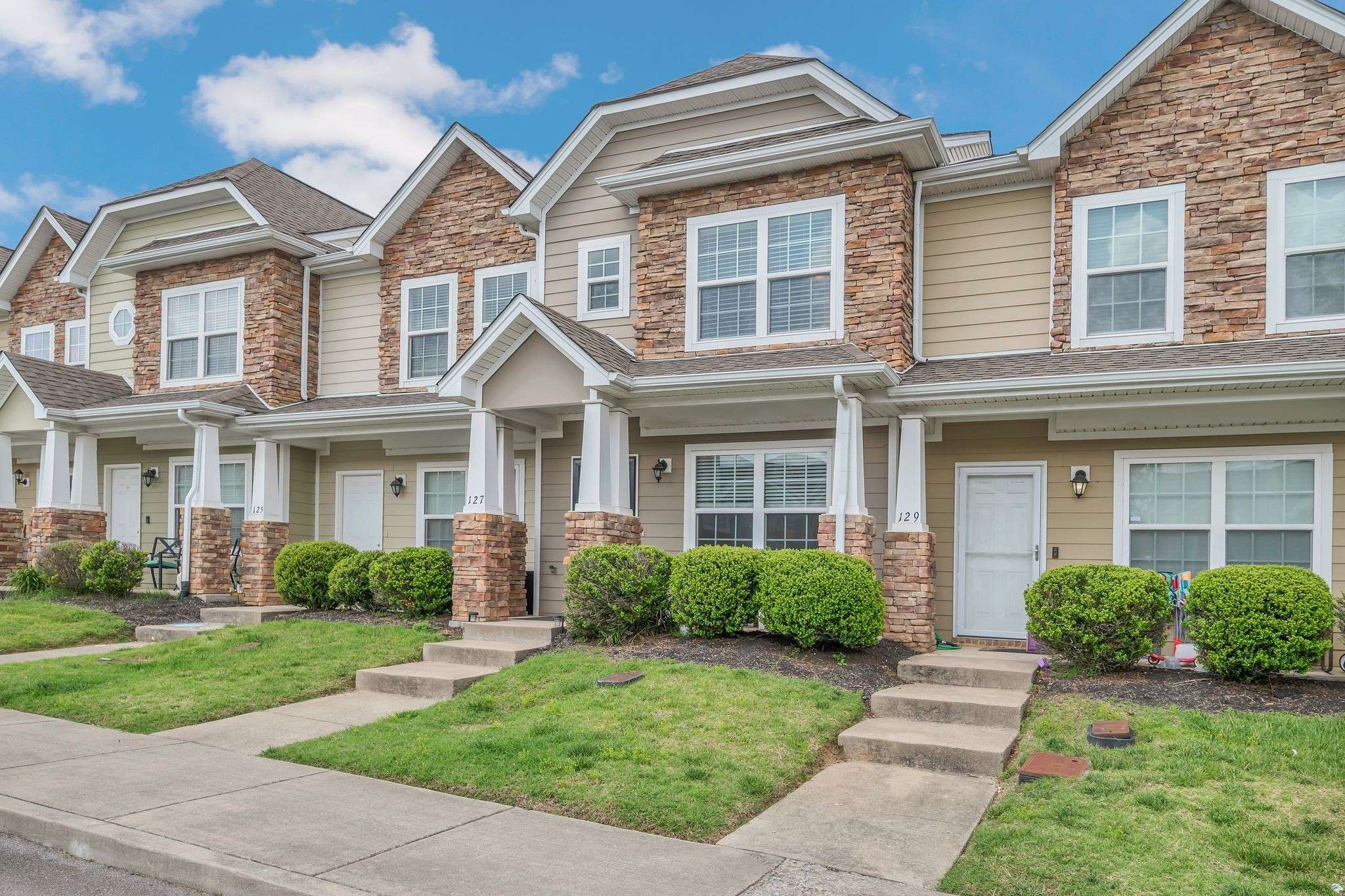 127 Cobblestone Place Dr, Goodlettsville, TN 37072