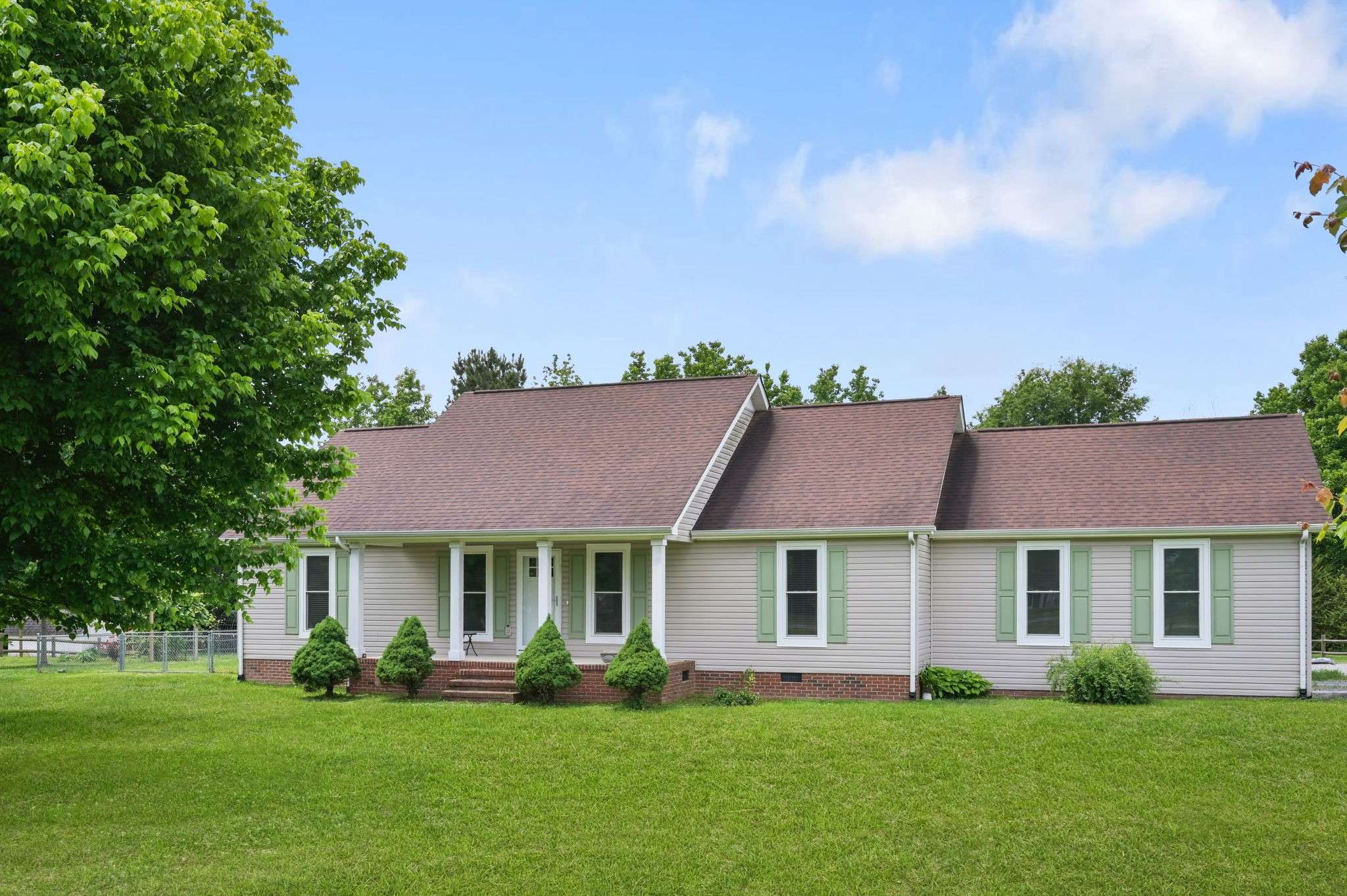 14 Long Meadow Dr, Fayetteville, TN 37334