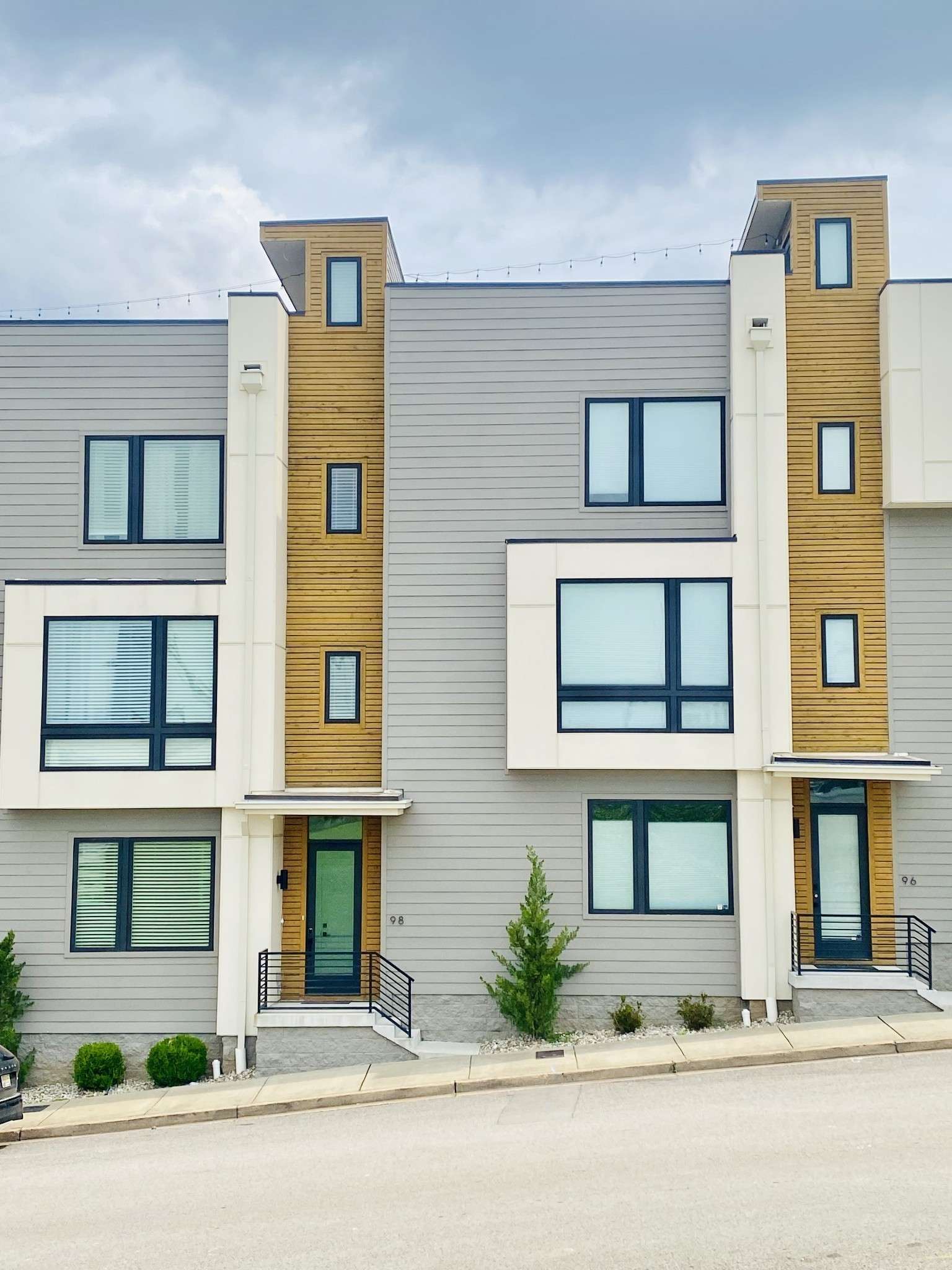 98 N 8th St, Nashville, TN 37206