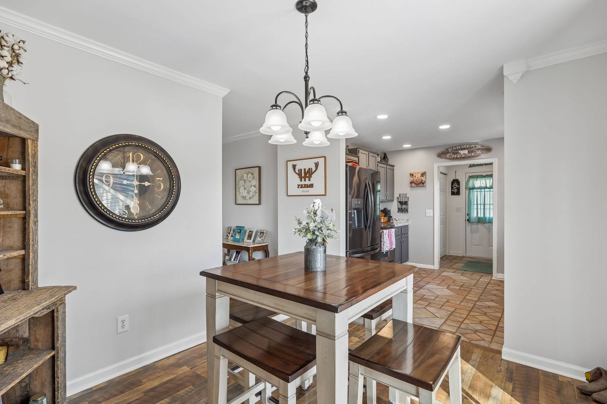 2910 Edge Park Ct, Columbia, TN 38401