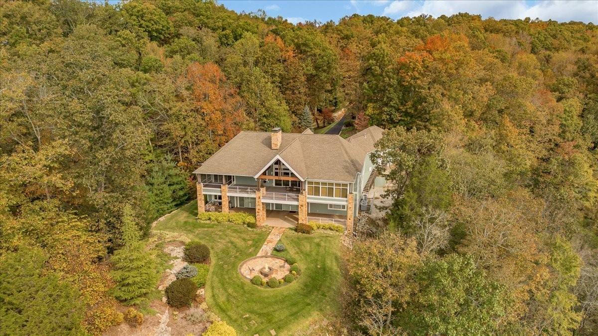 659 Harbour Greens Pl, Sparta, TN 38583