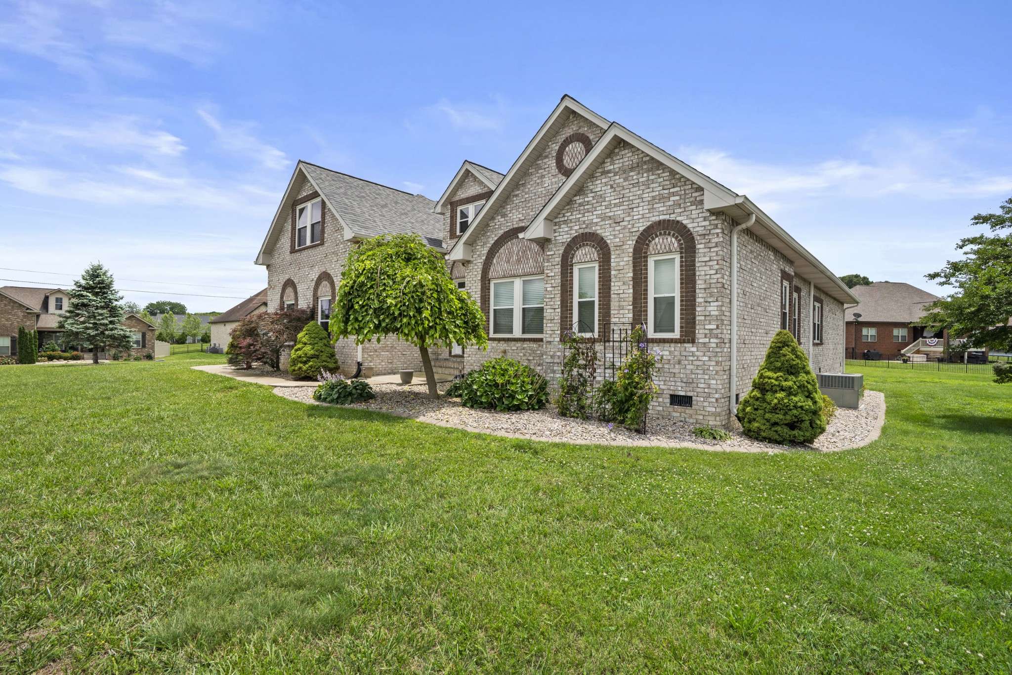 2114 London Ln, Greenbrier, TN 37073