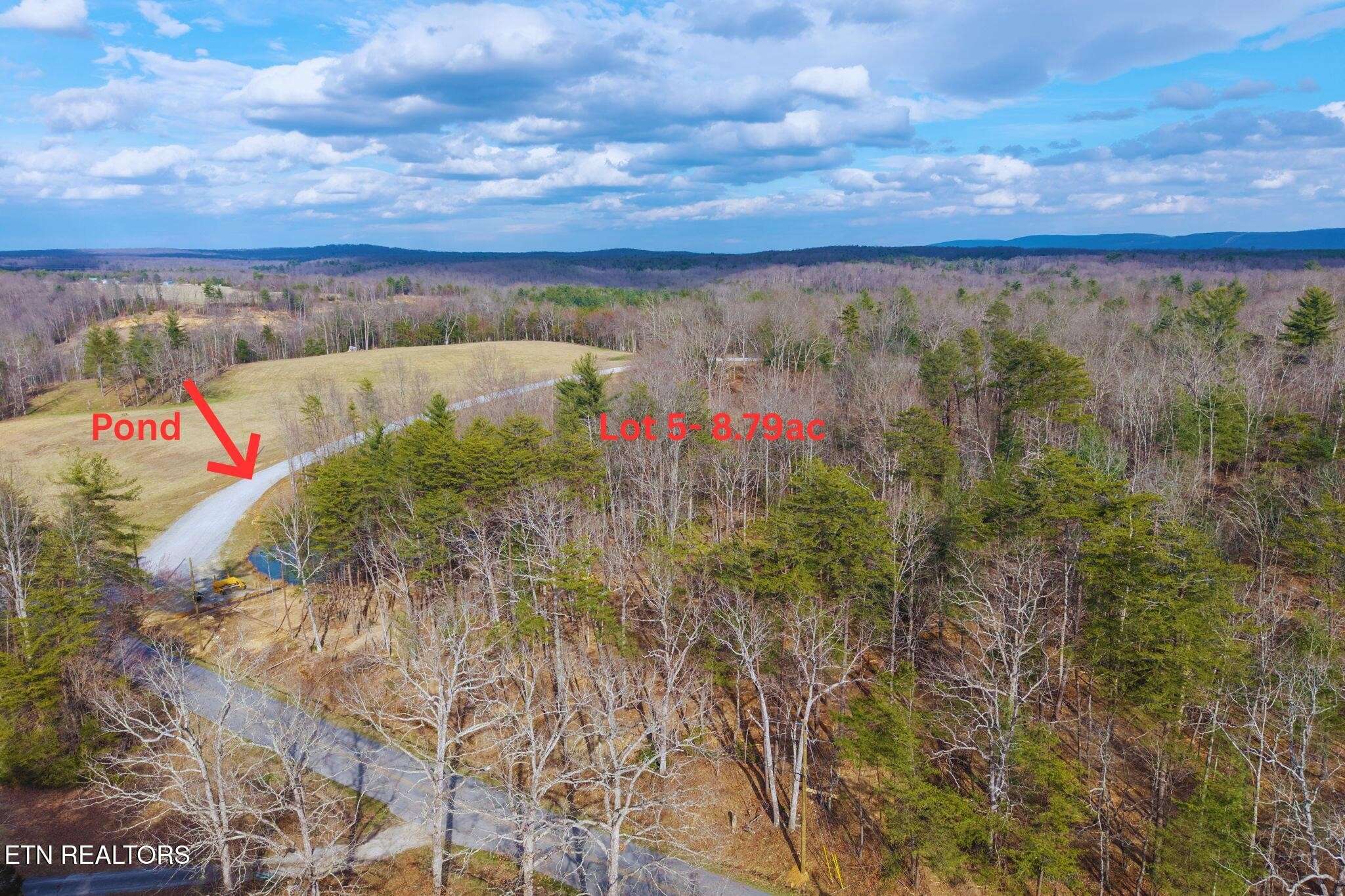 5 Chestnut Hill Rd, Crossville, TN 38571