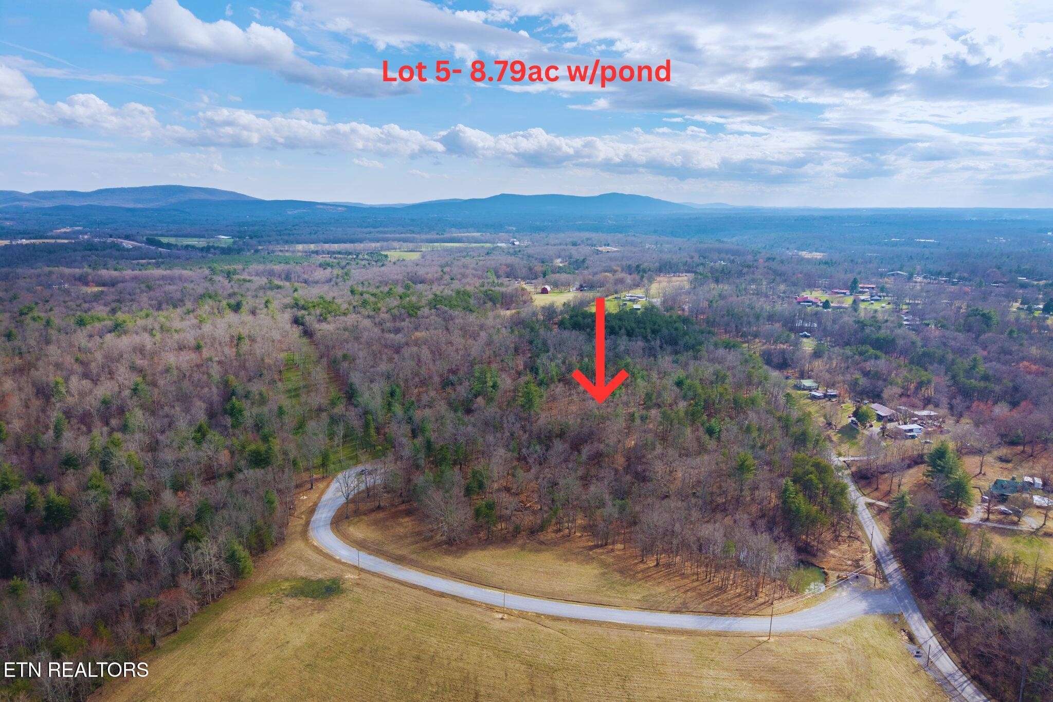 5 Chestnut Hill Rd, Crossville, TN 38571