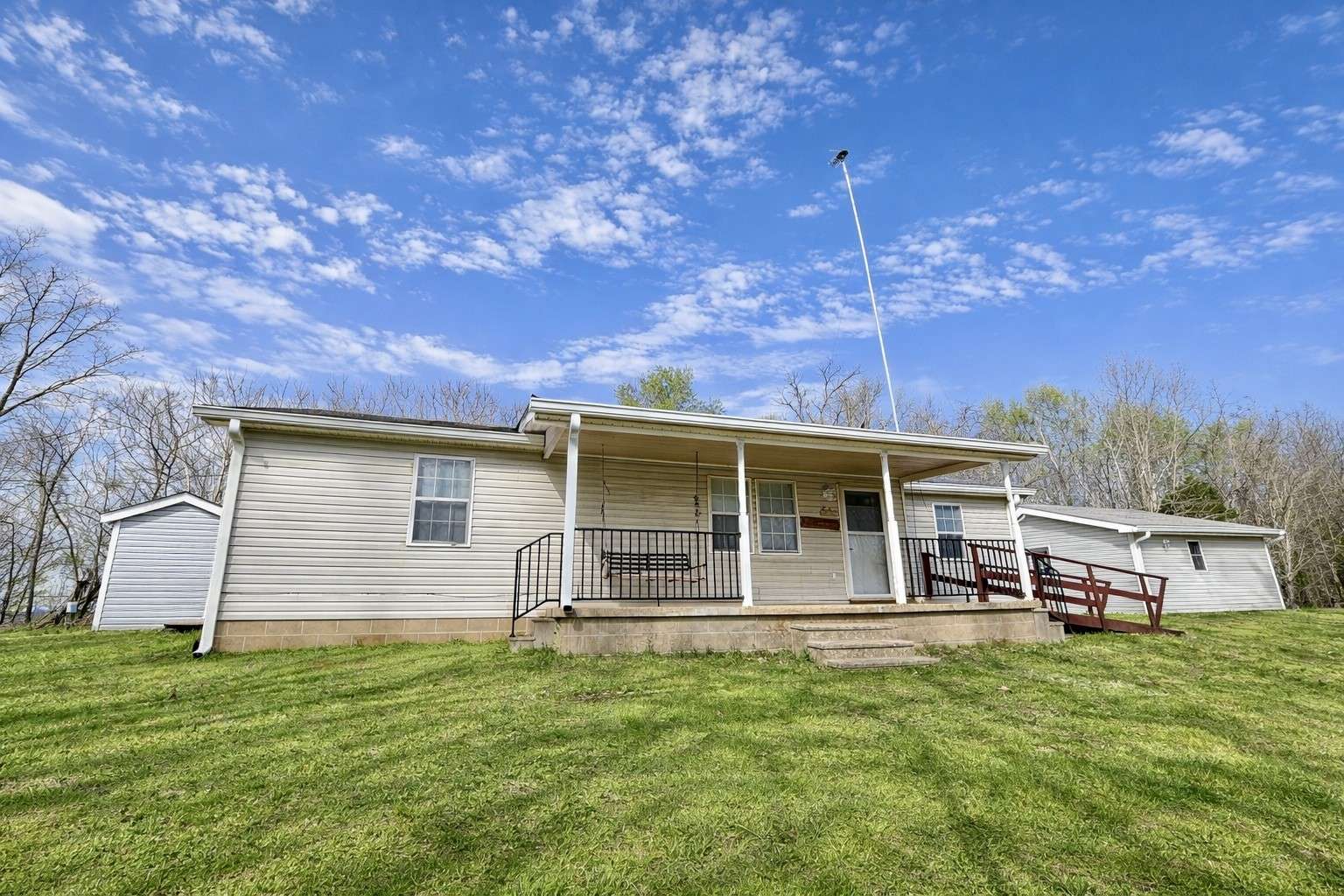 950 Sewell Branch Rd, Clifton, TN 38425