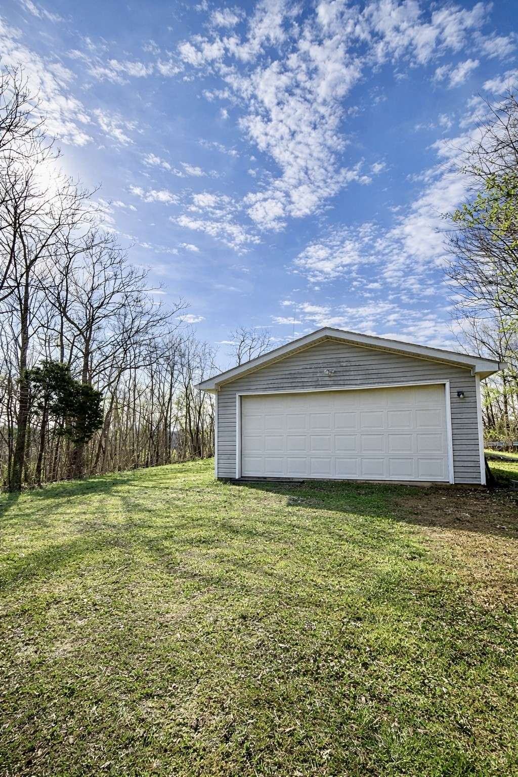 950 Sewell Branch Rd, Clifton, TN 38425
