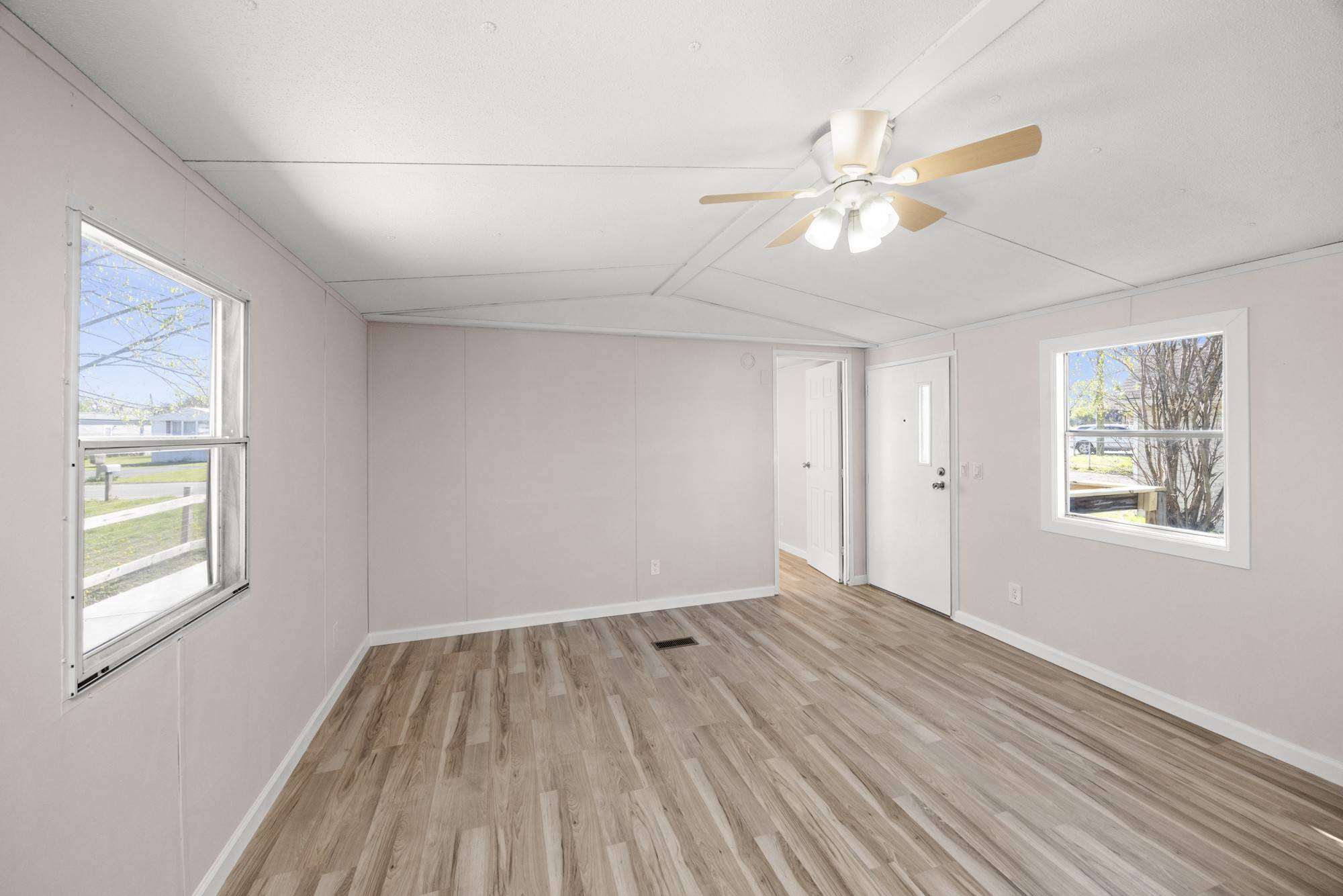 223 Hurricane Cir, La Vergne, TN 37086