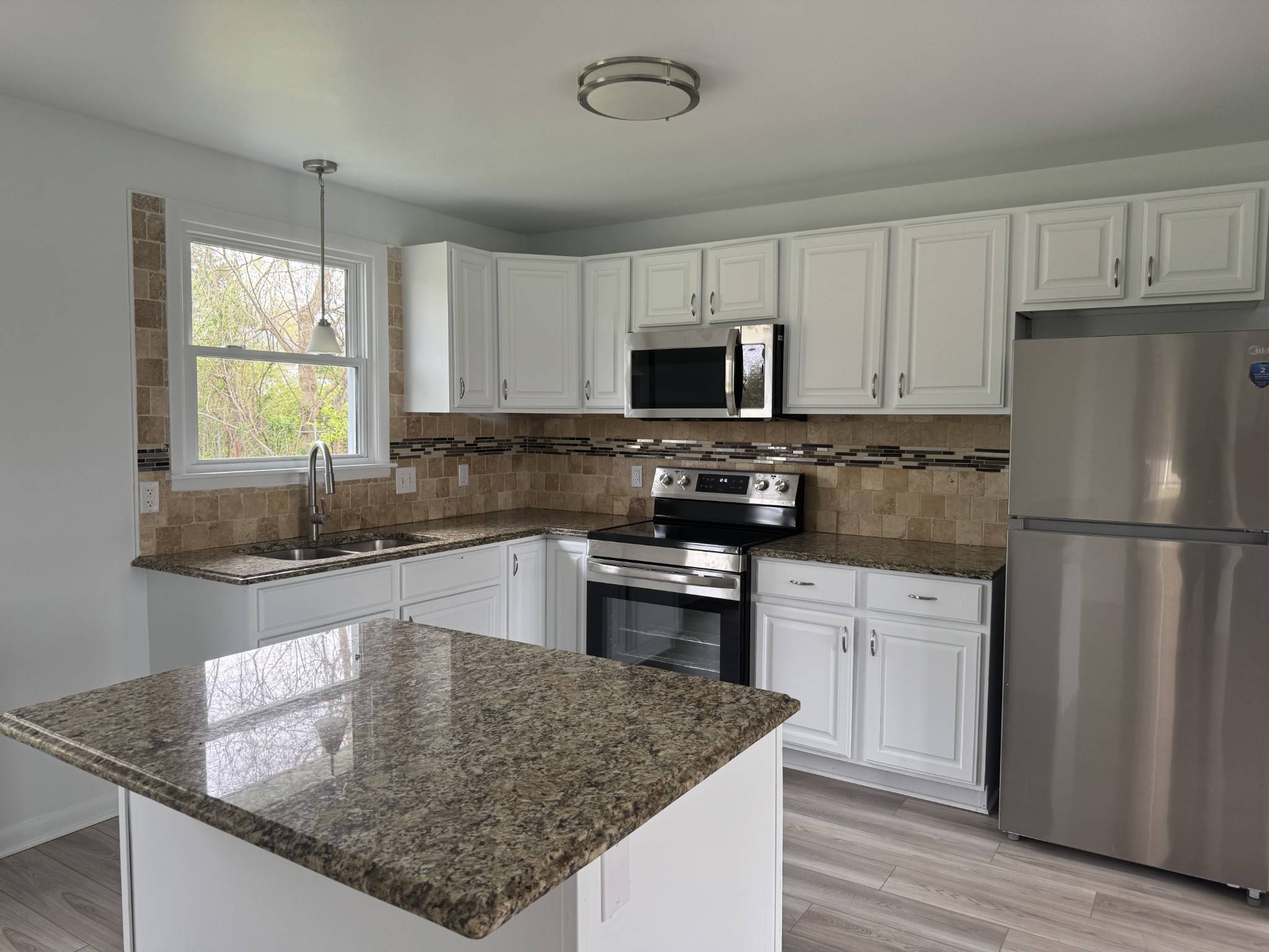 204 Morningside Dr, Clarksville, TN 37042