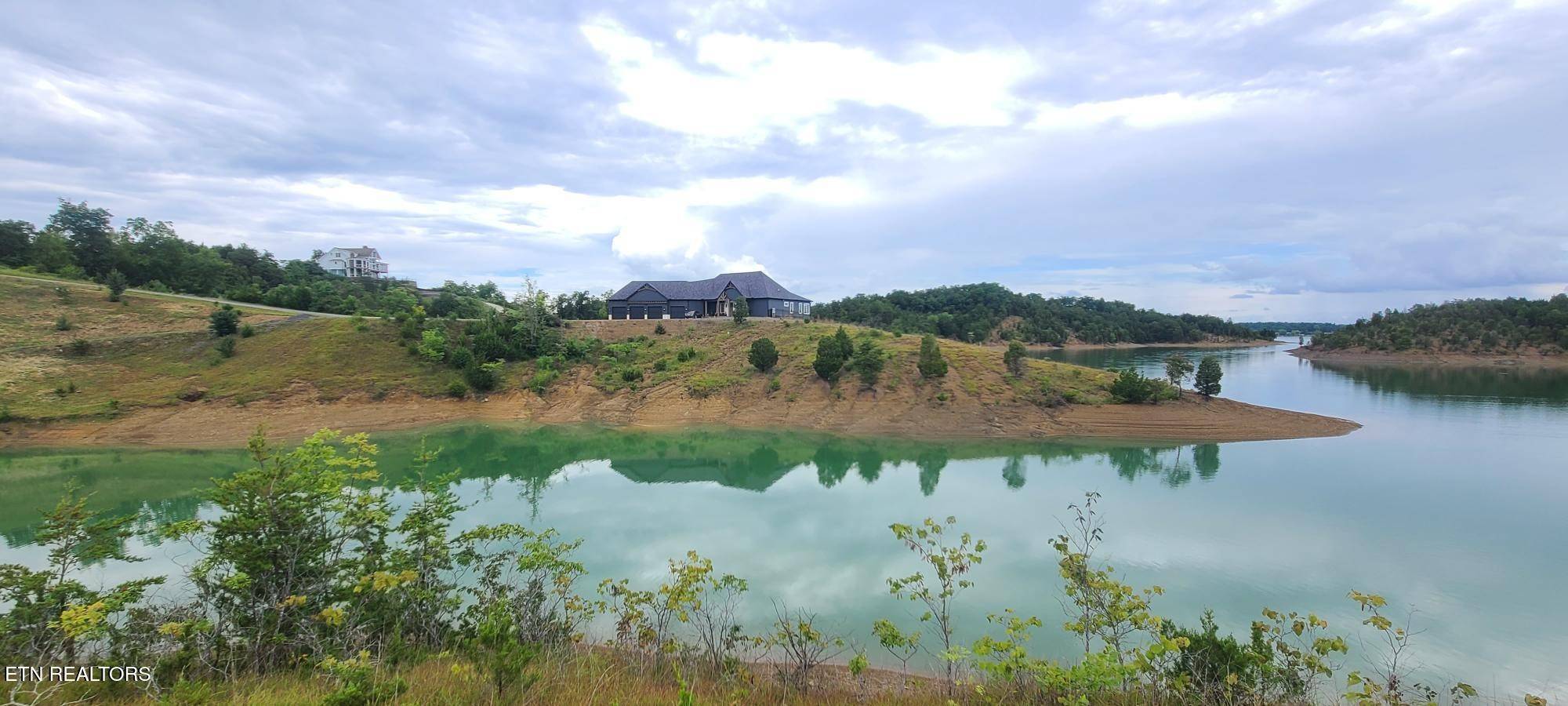 30 Emerald Isle Blvd, Dandridge, TN 37725