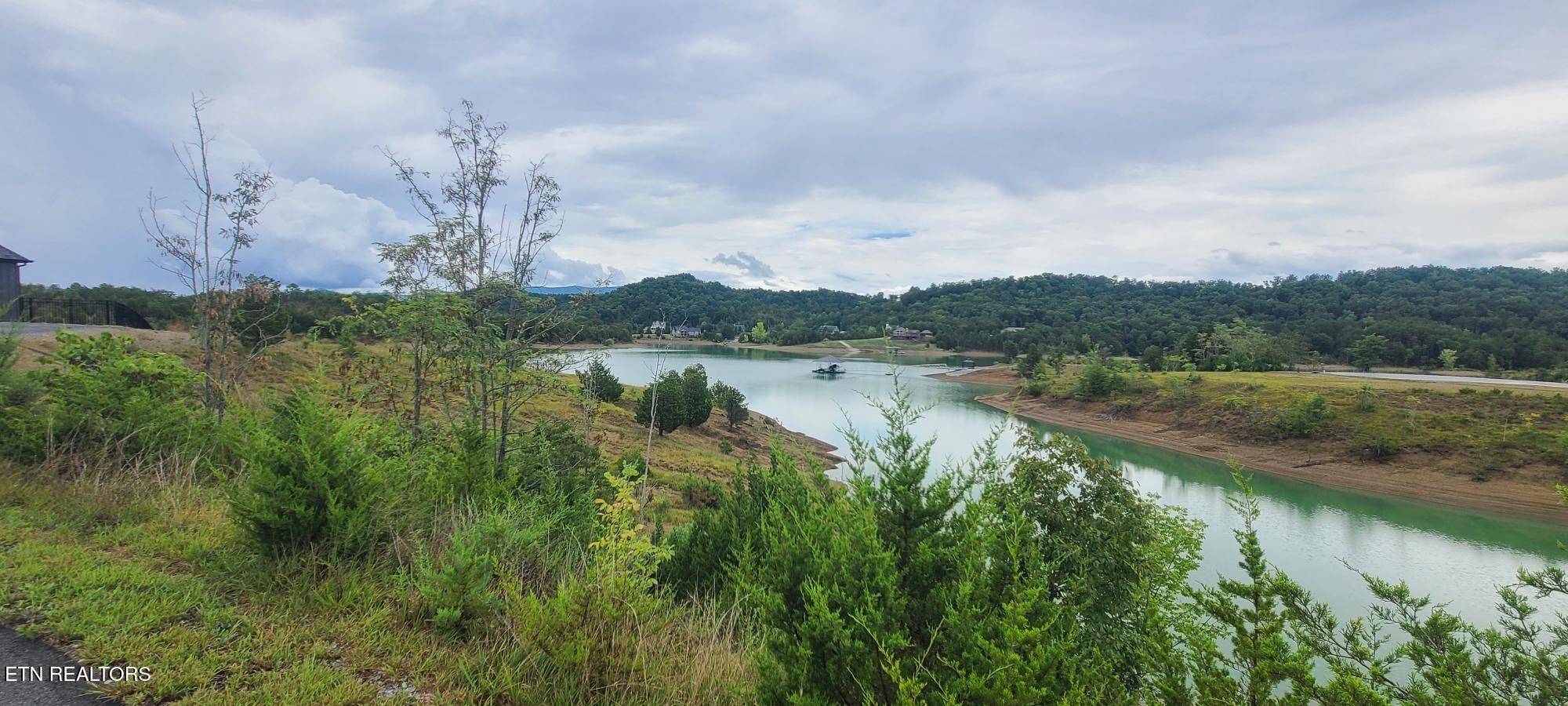 30 Emerald Isle Blvd, Dandridge, TN 37725