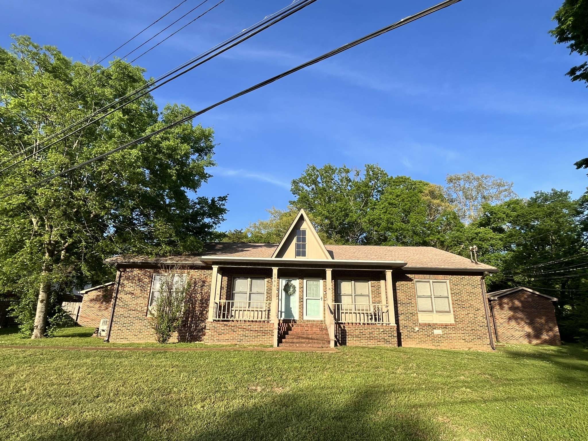 5001/2 Oakwood Dr, Columbia, TN 38401