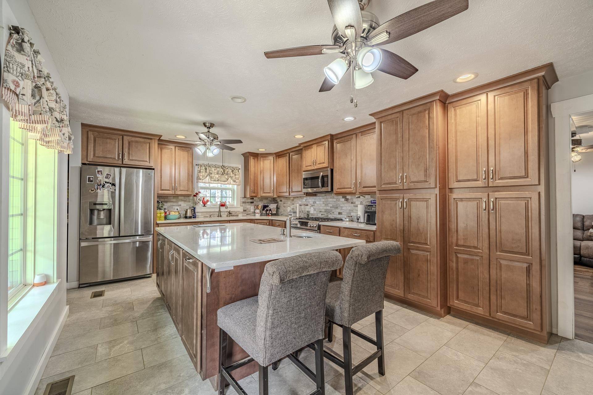 1896 PURDY BEAUTY HILL RD, Bethel Springs, TN 38315