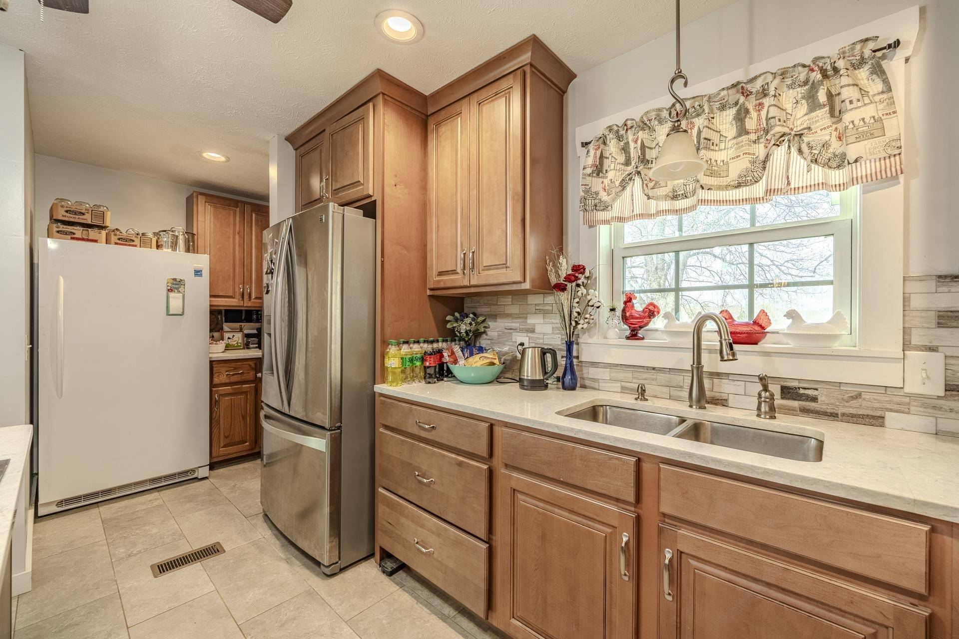 1896 PURDY BEAUTY HILL RD, Bethel Springs, TN 38315