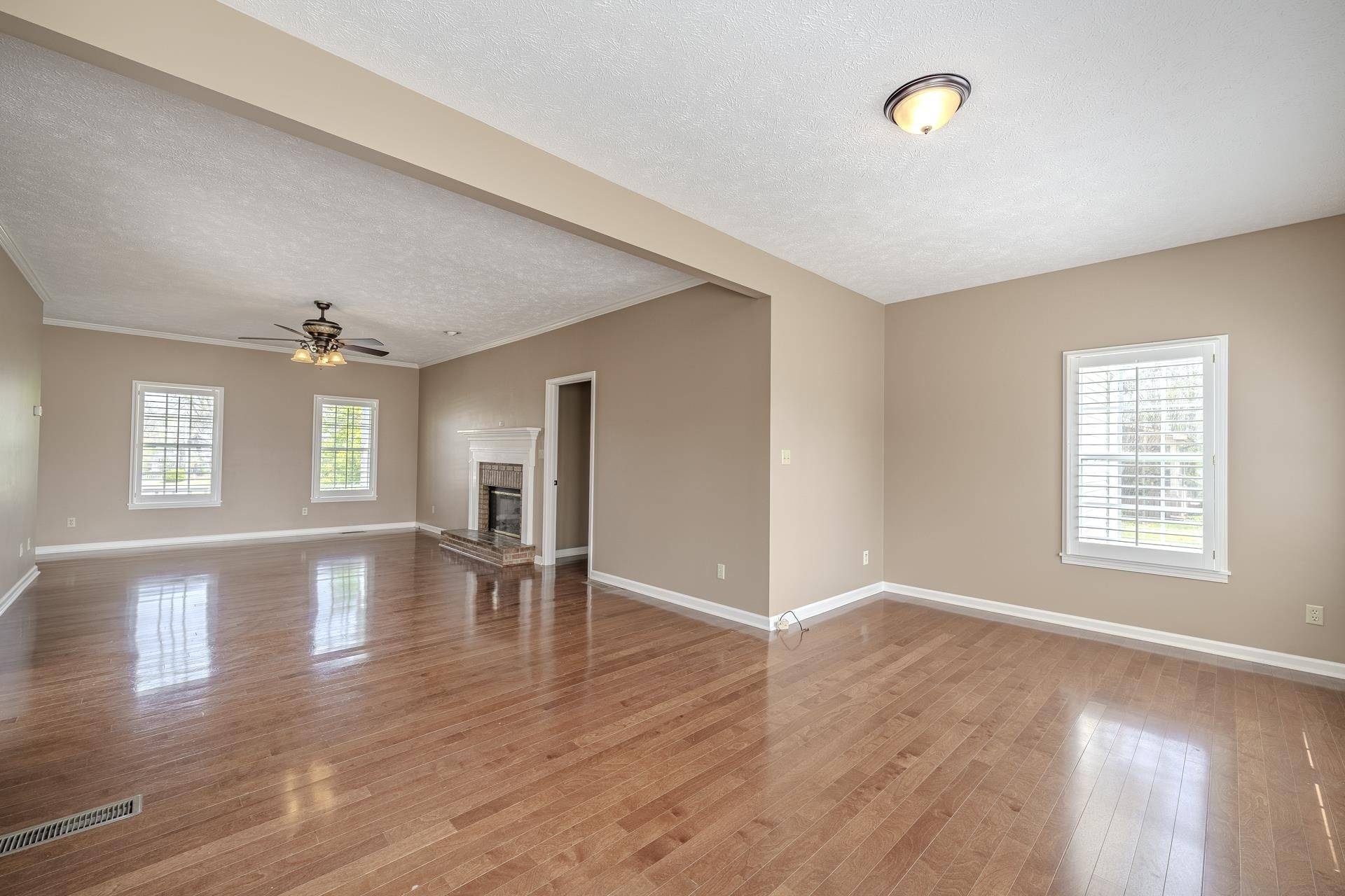 565 BOWEN DR, Savannah, TN 38372