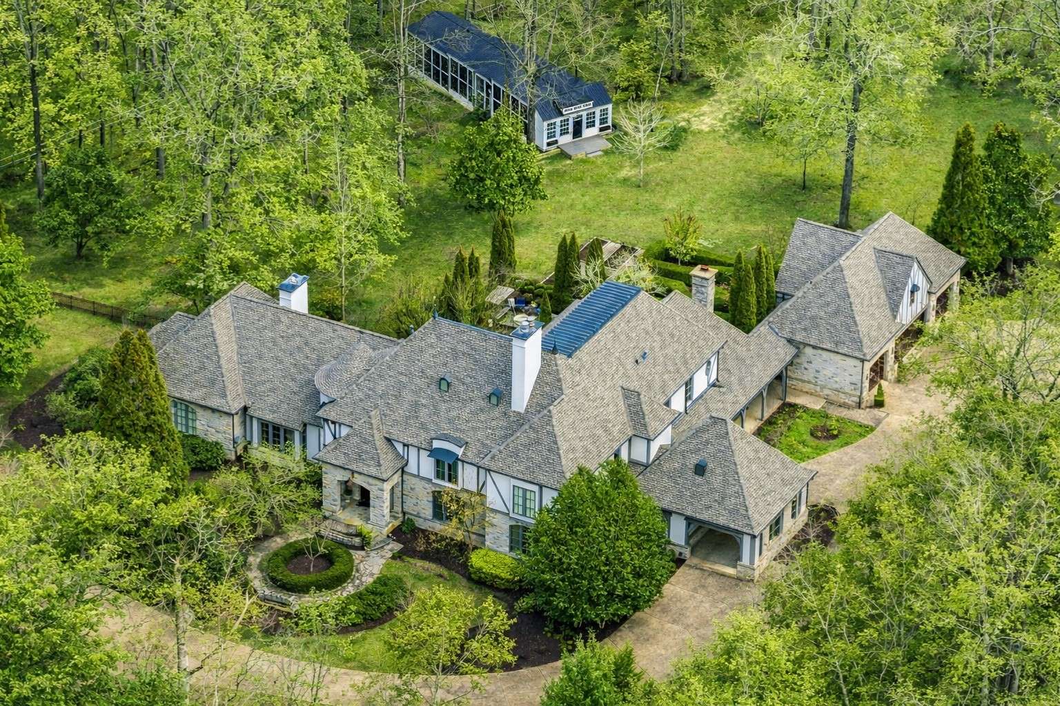 225 Lake Hills Rd, Tullahoma, TN 37388